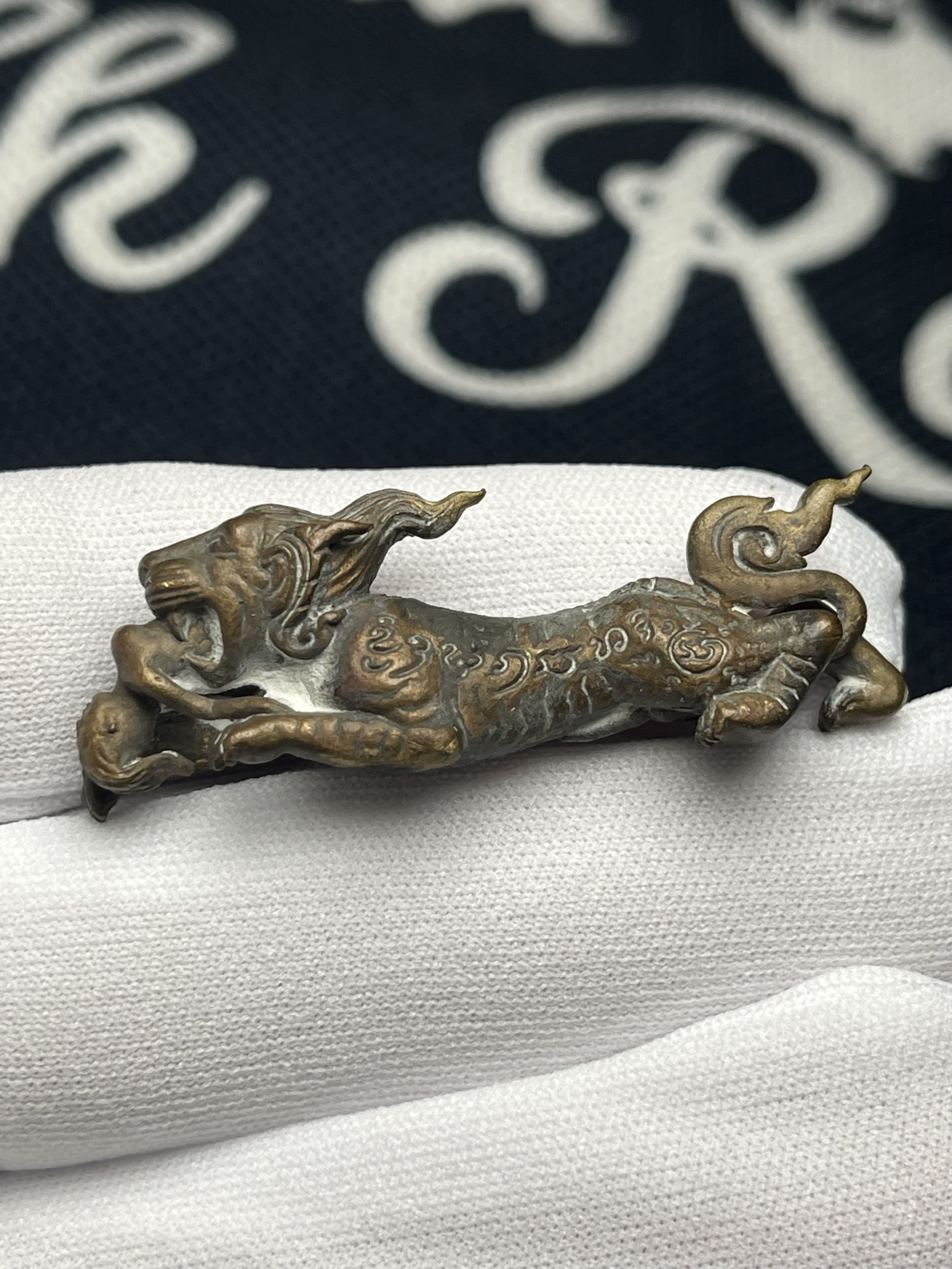 古巴旁蝕  佛曆2559  第三期  捨贏｜純聖料金屬版本｜僅製125尊｜附原裝廟盒｜光學級高透防水殼