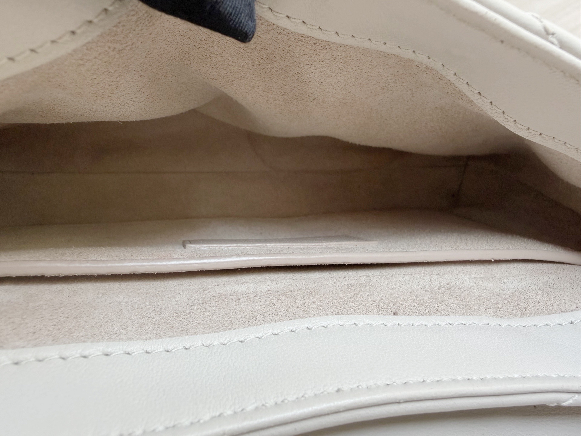 【預訂貨品】YSL白色羊皮腋下包