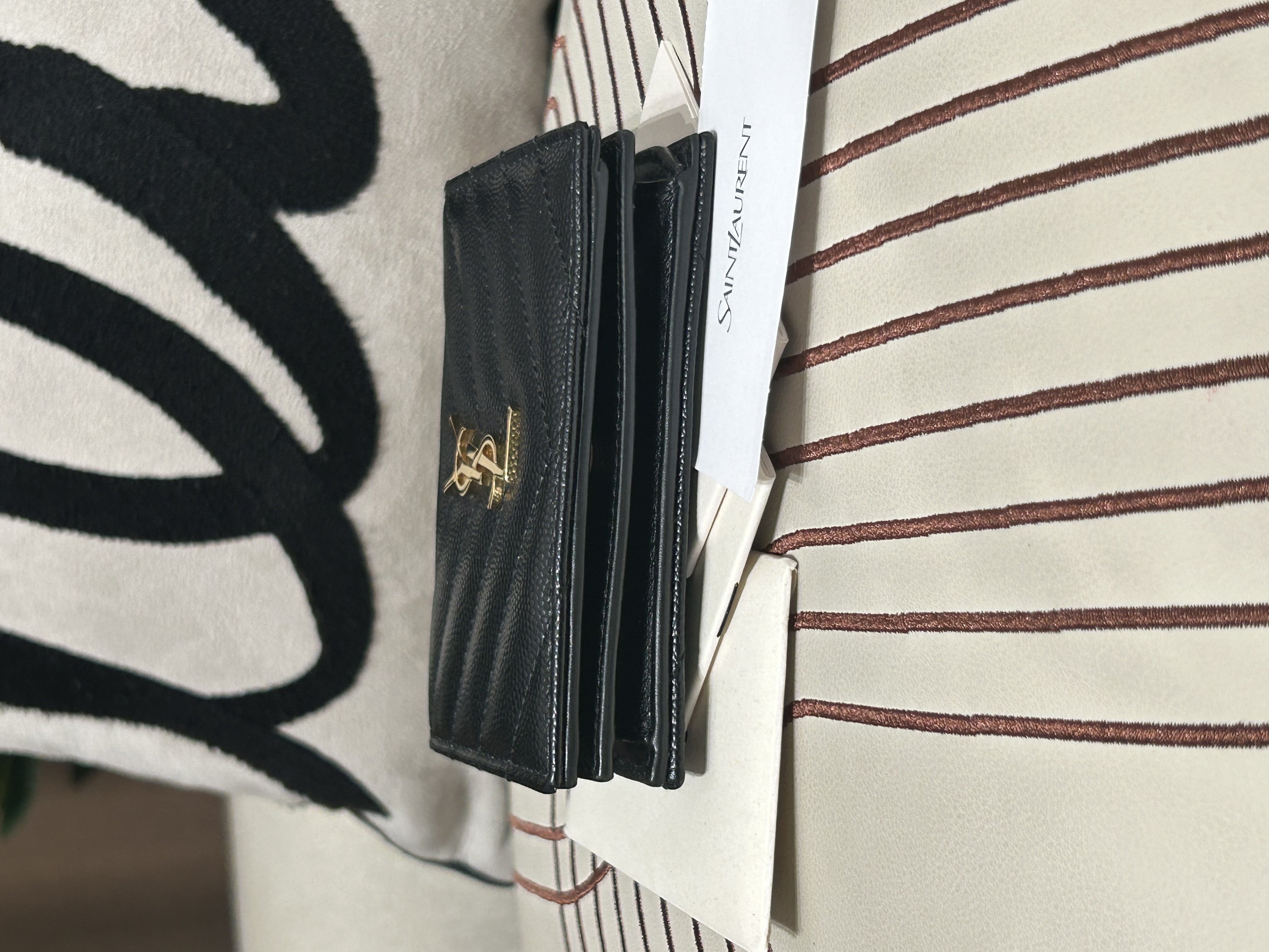 YSL wallet 黑色粒面牛皮金扣銀包100%Authentic, 98%new ✅Tap booklet ✅Dust bag
