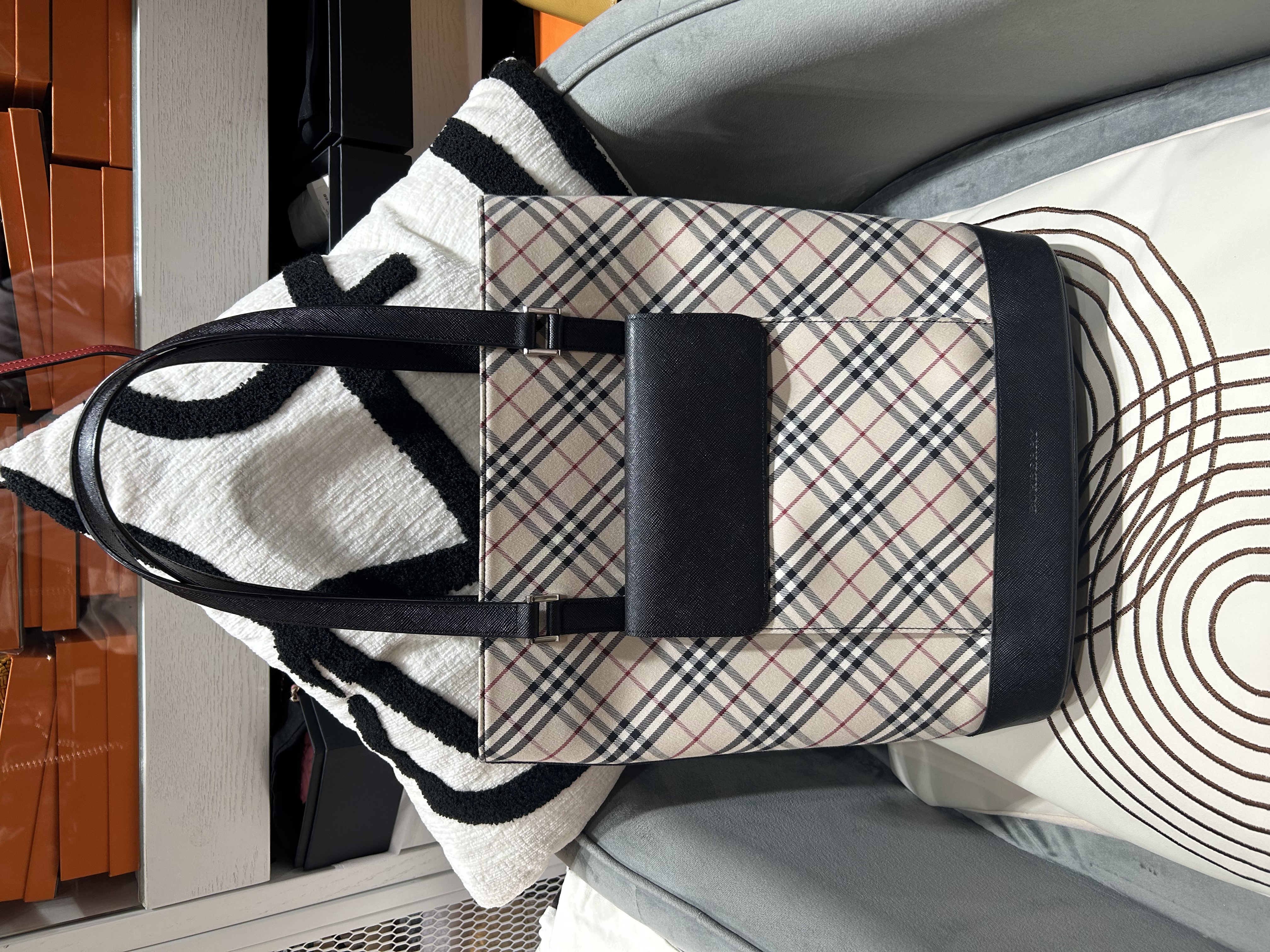 Burberry bucket bag 100%Authentic ,98%new