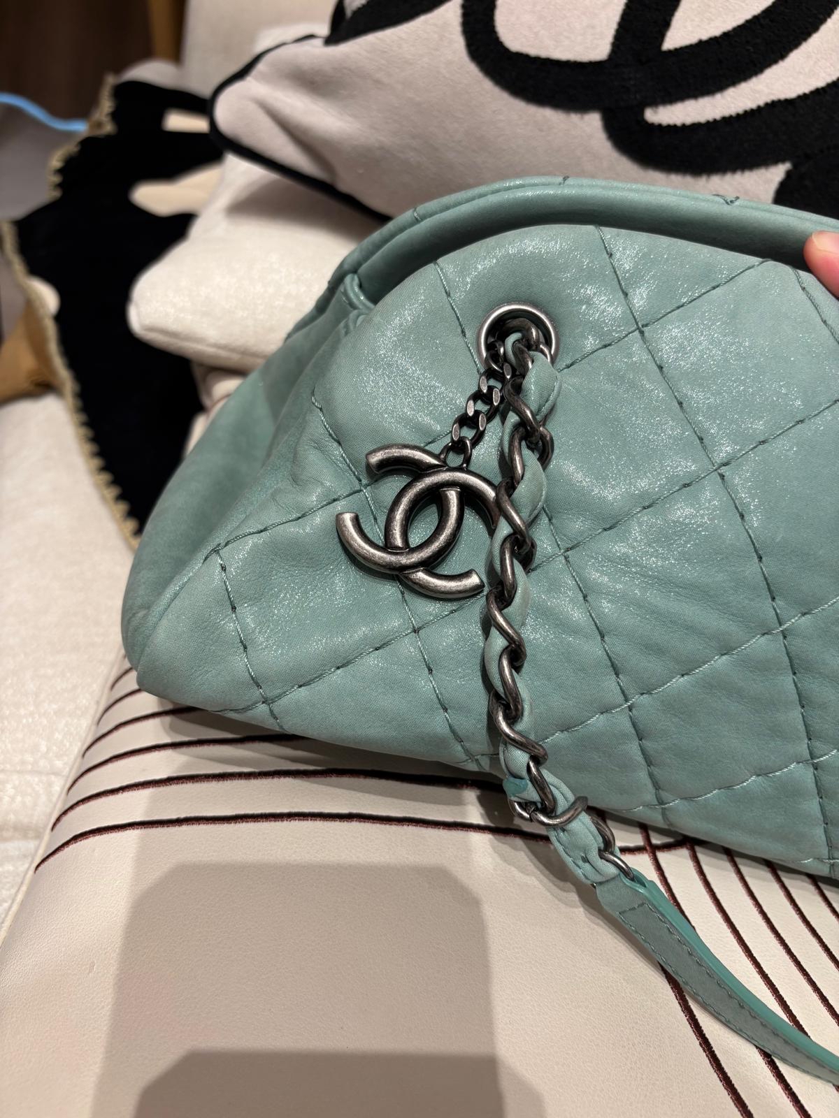 chanel mademoiselle Shoulder Bag 100%Authentic, 95%New ✅Card✅Dust bag