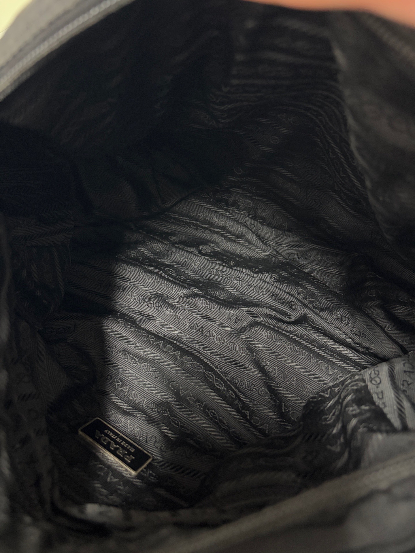 【預訂貨品】prada黑色尼龍郵差包