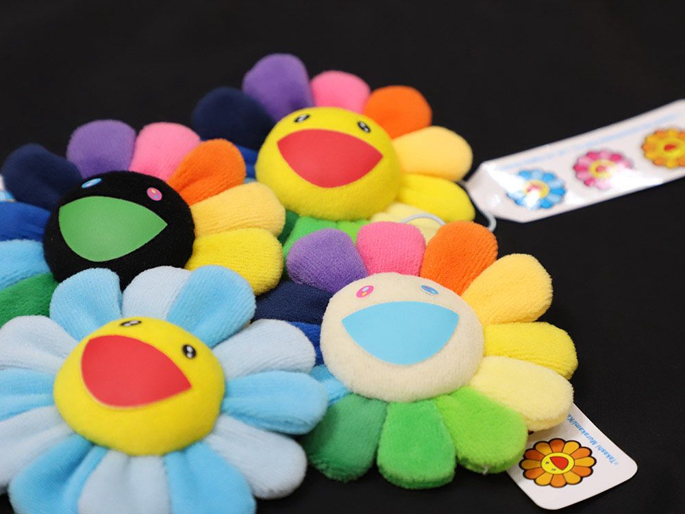 日本預訂 【村上隆】-TAKASHI MURAKAMI FLOWER PIN 太陽花 扣針 吊飾