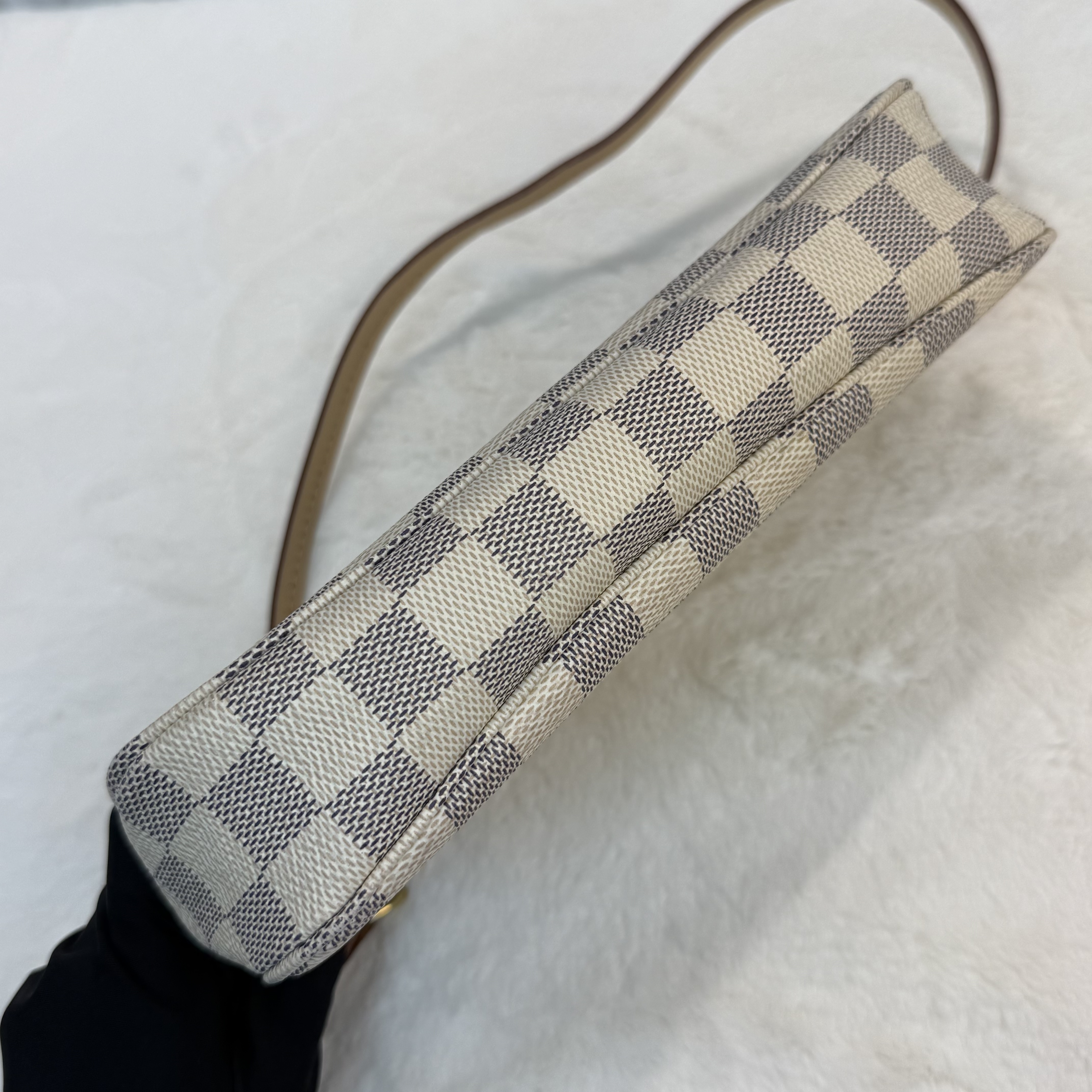 LV/路易威登 麻將包 Damier Azu帆布 白棋盤格腋下包 20年編碼 經典款時尚女士單肩包