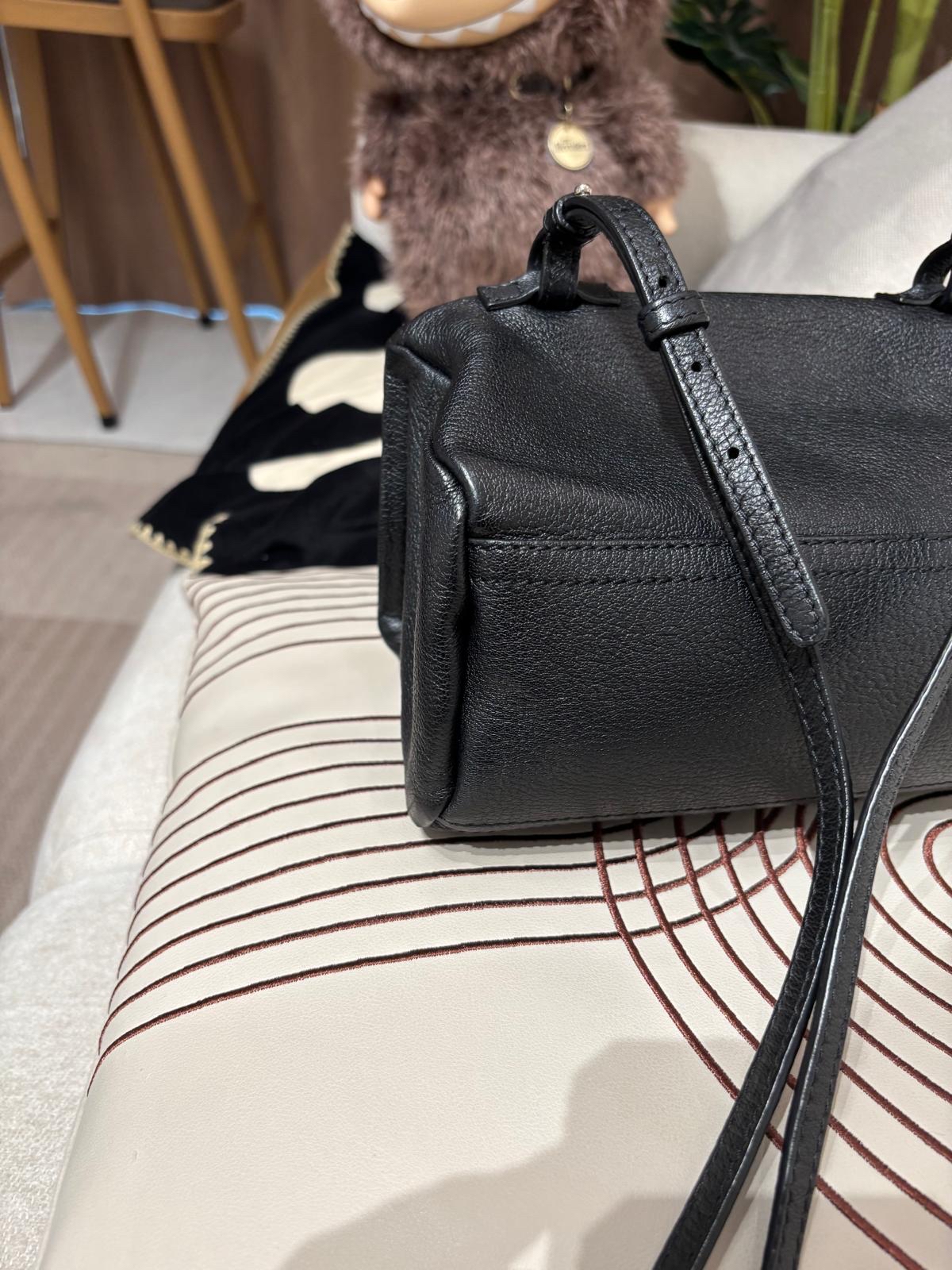 Givenchy Pandora Mini Crossbody Bag 黑色,100%Authentic,98%new