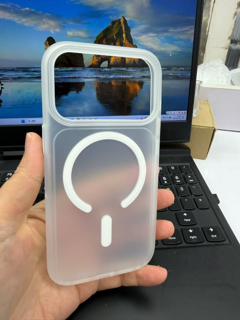 iPhone 17 Pro/ 17 Pro Max 亲肤磨砂MagSafe磁吸壳 | 防指纹防油 | 软边硬背防摔 | 独立相机键