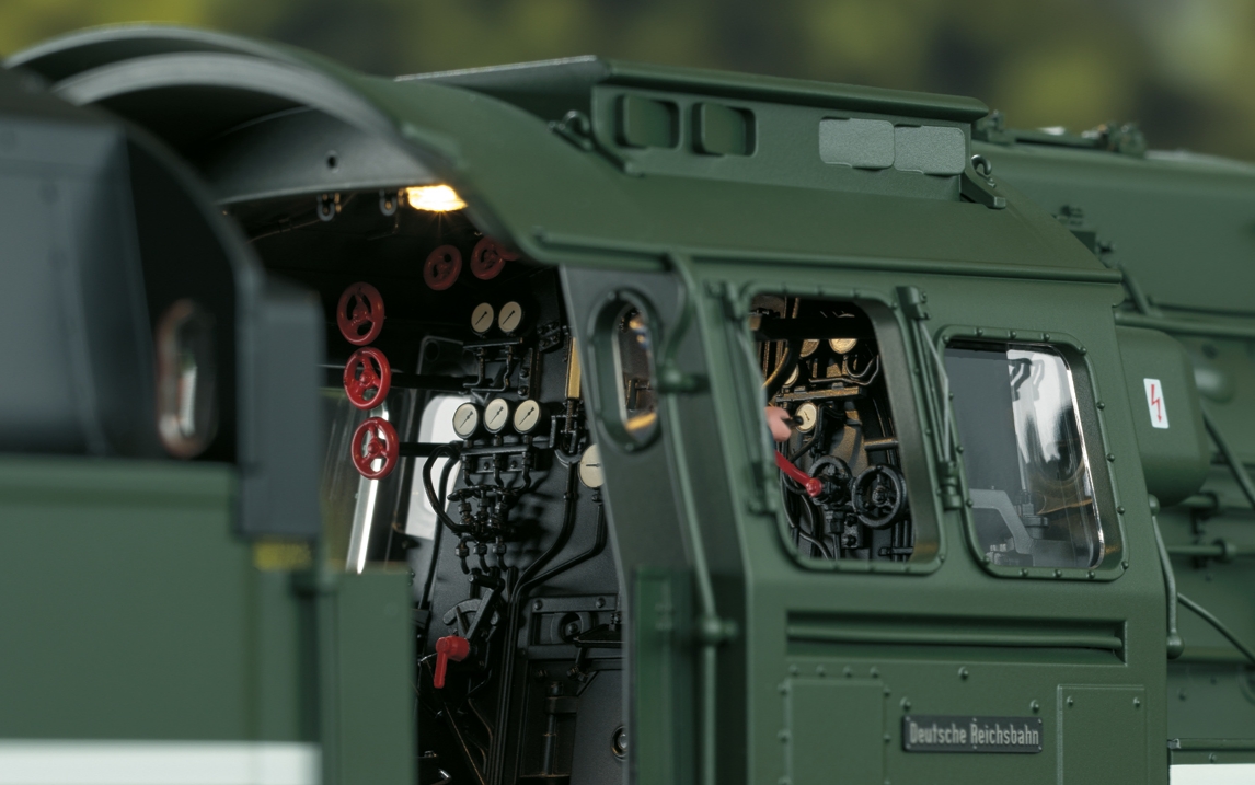 Spur-1 BR 18 314 Dampflok Museum w/oil firing tender DCC Sound & Smoke 