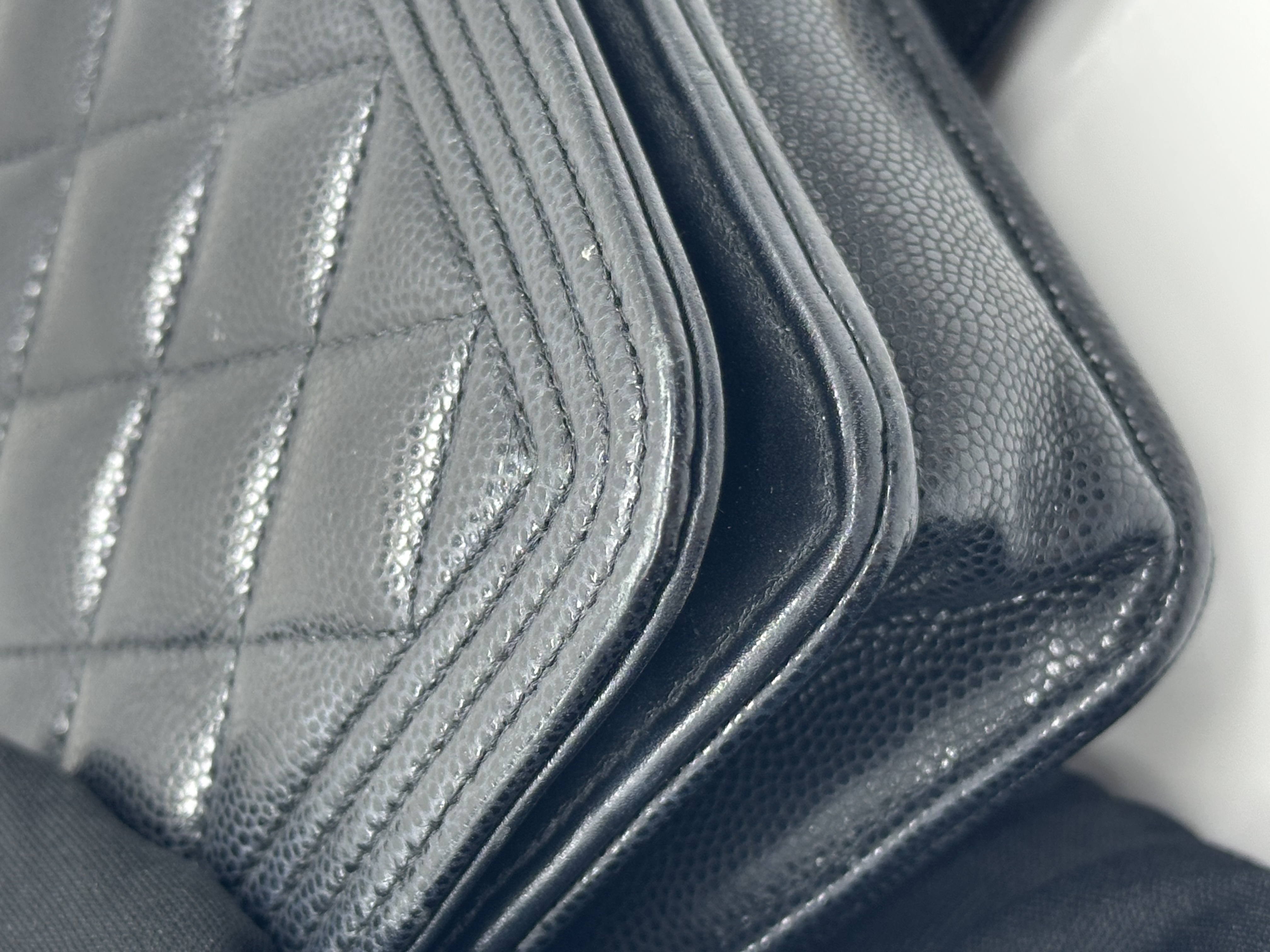 Pre-owned CHANEL Caviar Boy Wallet On Chain