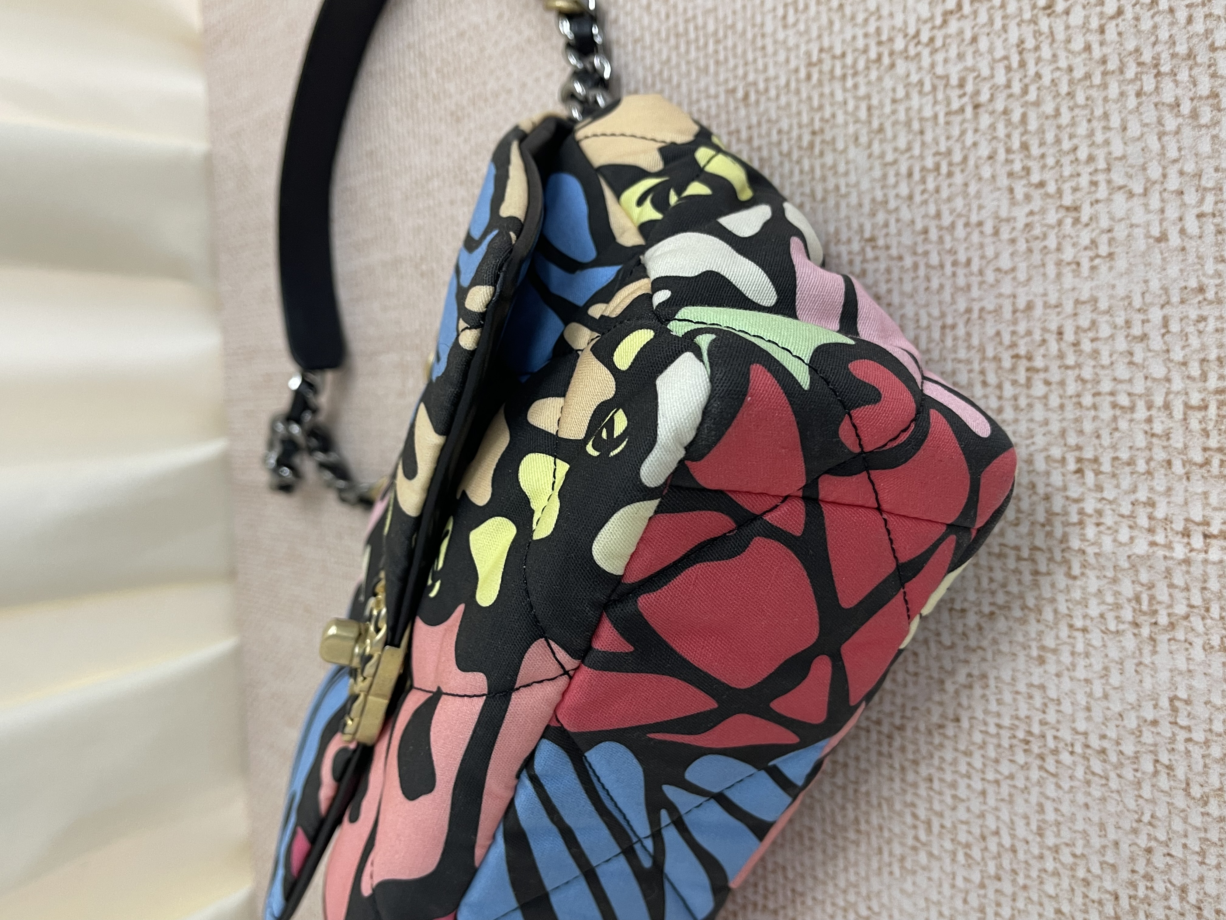 Pre-owned Chanel 19 Bag/ Product Code: 26041513