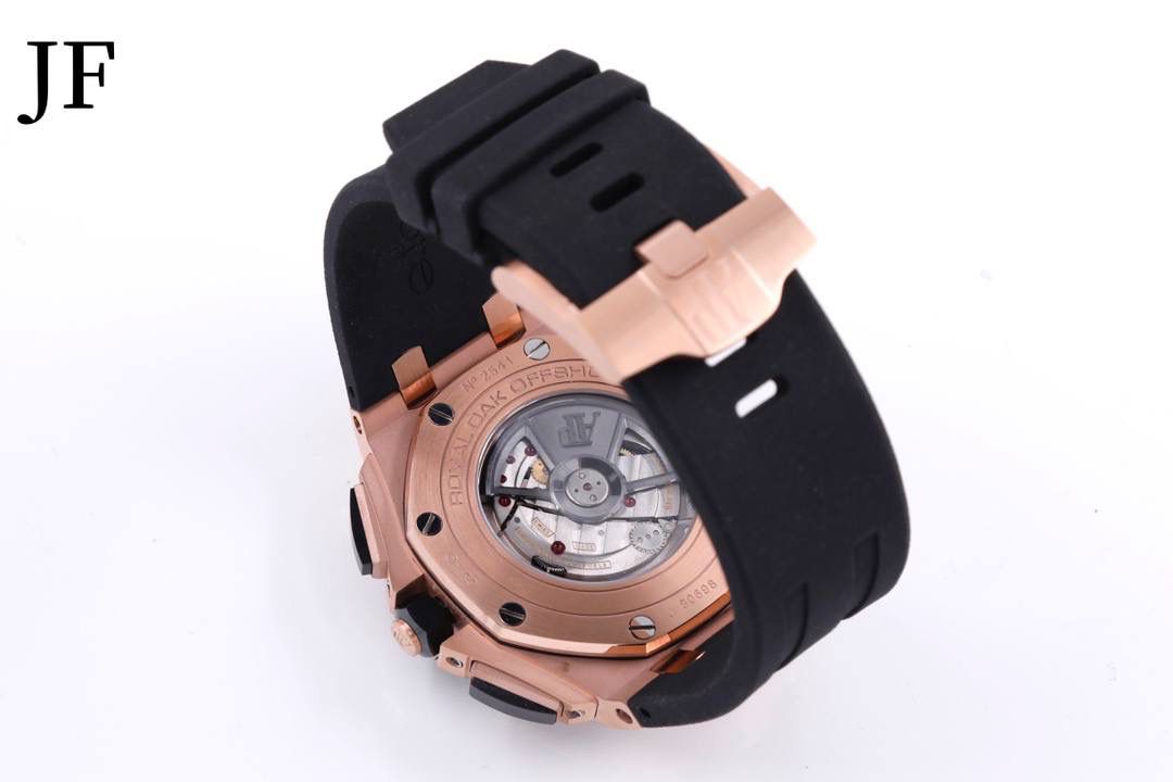 🚀品牌：AP大熊猫🚀 系列：俗称金大熊猫 机芯：3126计时自动机械 材质：316精钢表壳 陶瓷圈 直径：42mm 皮带：橡胶表带 表扣：原装针扣 玻璃：蓝宝石水晶玻璃