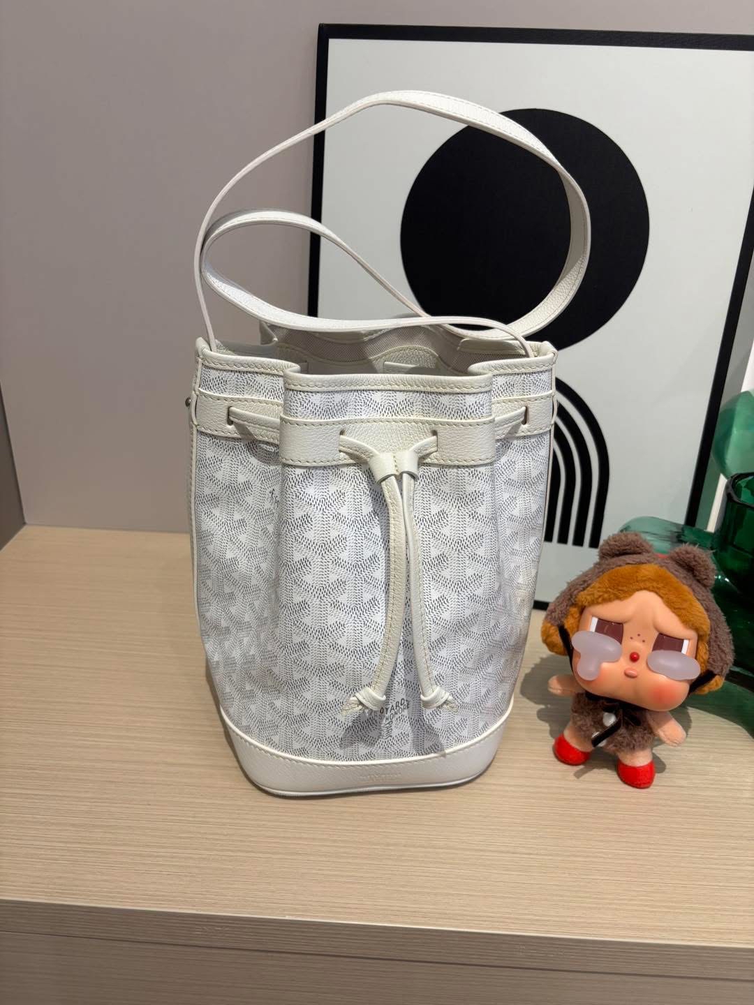 Goyard petit flot bucket bag   ,100%Authentic,95%new