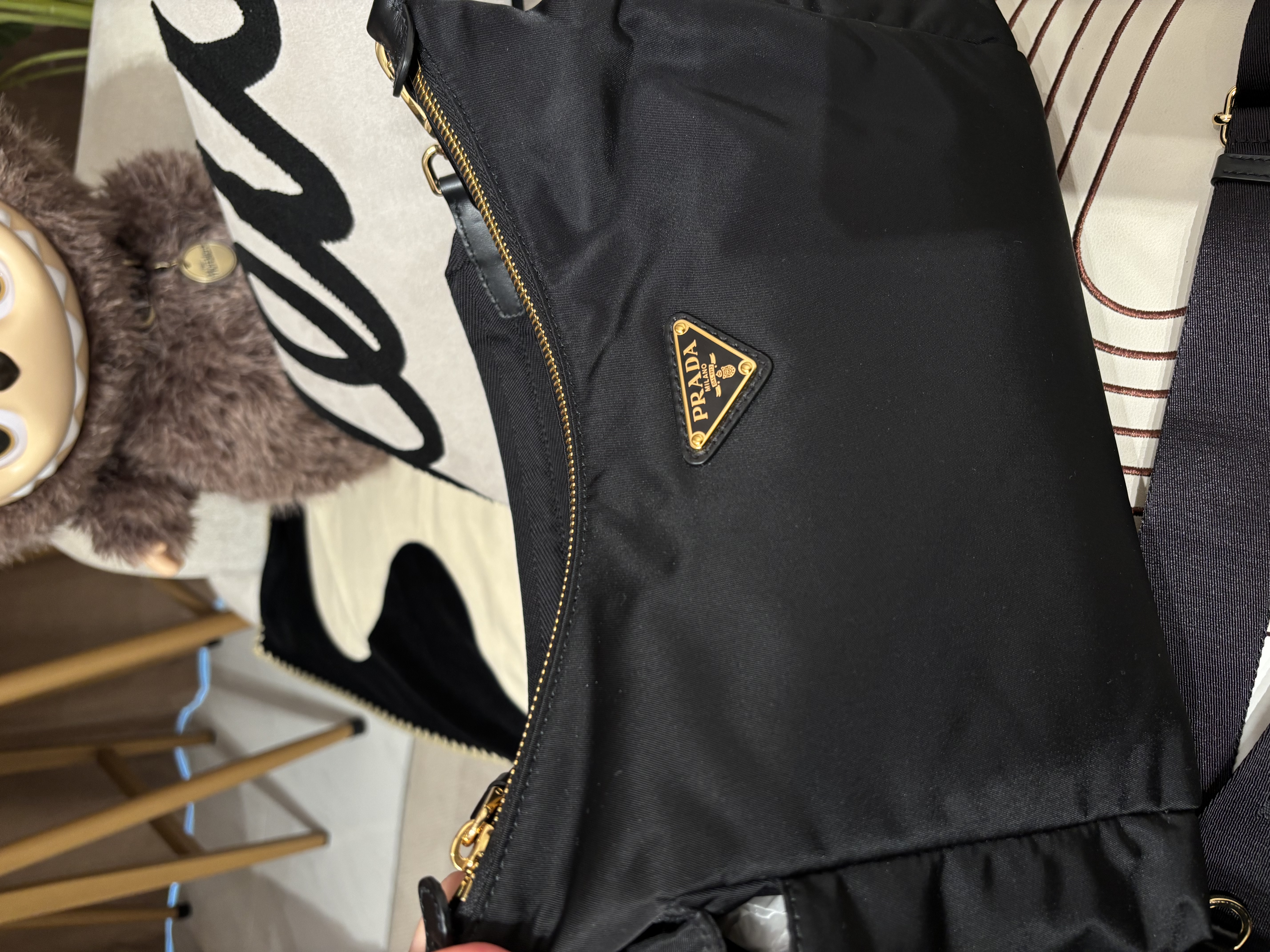 Prada re-nylon explore 晶片新款，黑金✅ booklet dust bag 