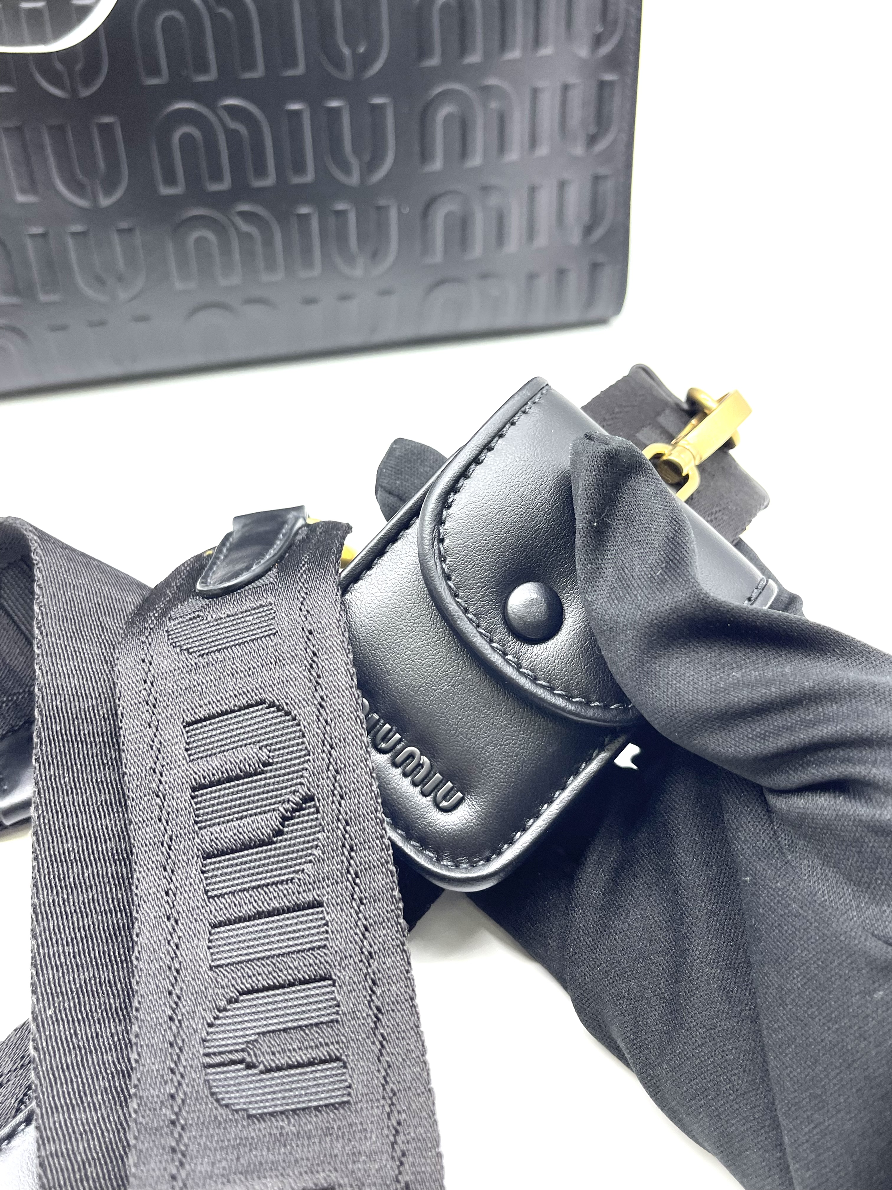 Pre-owned Miu Miu City Calf Logo / Product code: 26032801