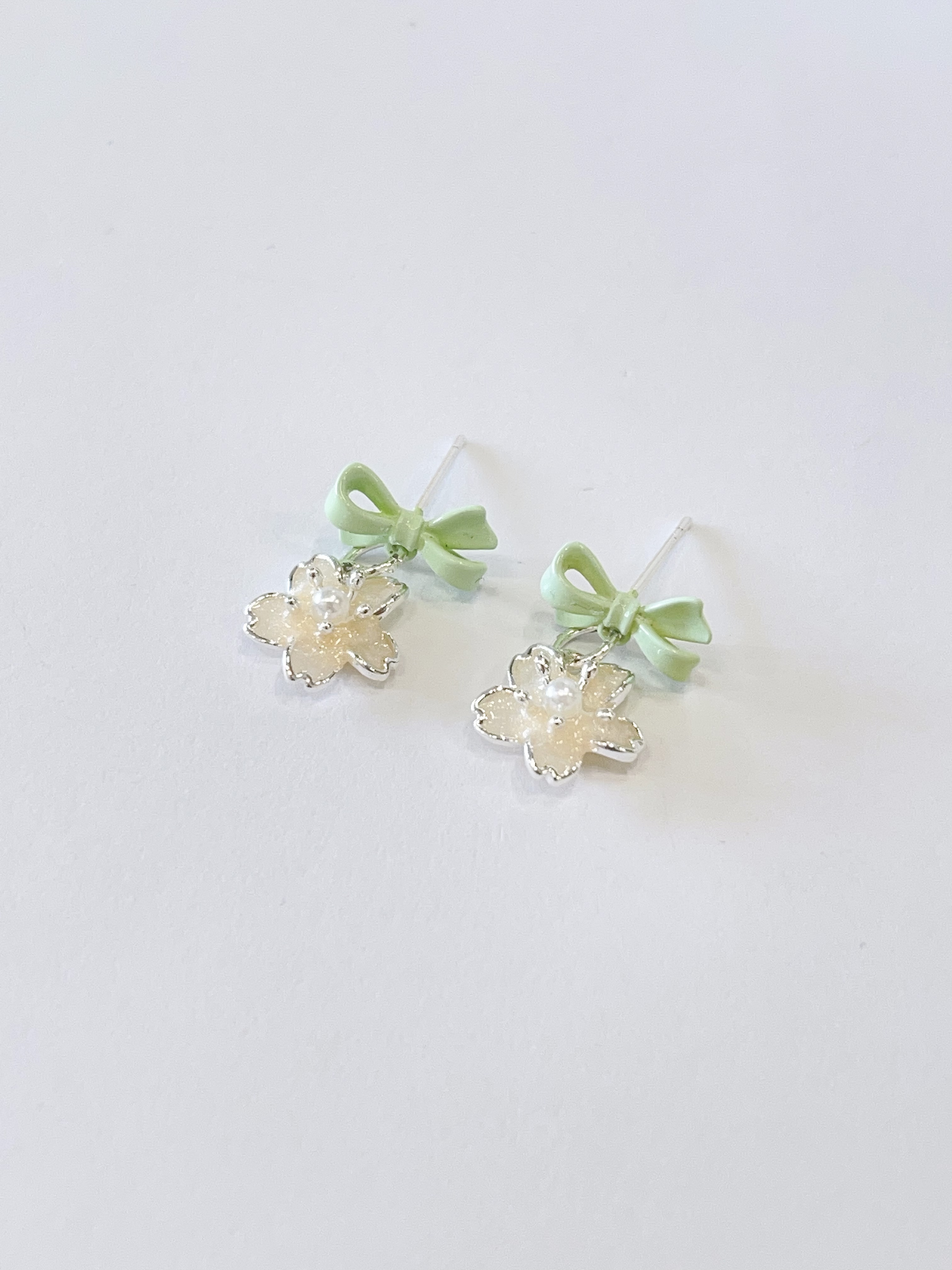 春日小花蝴蝶结耳环