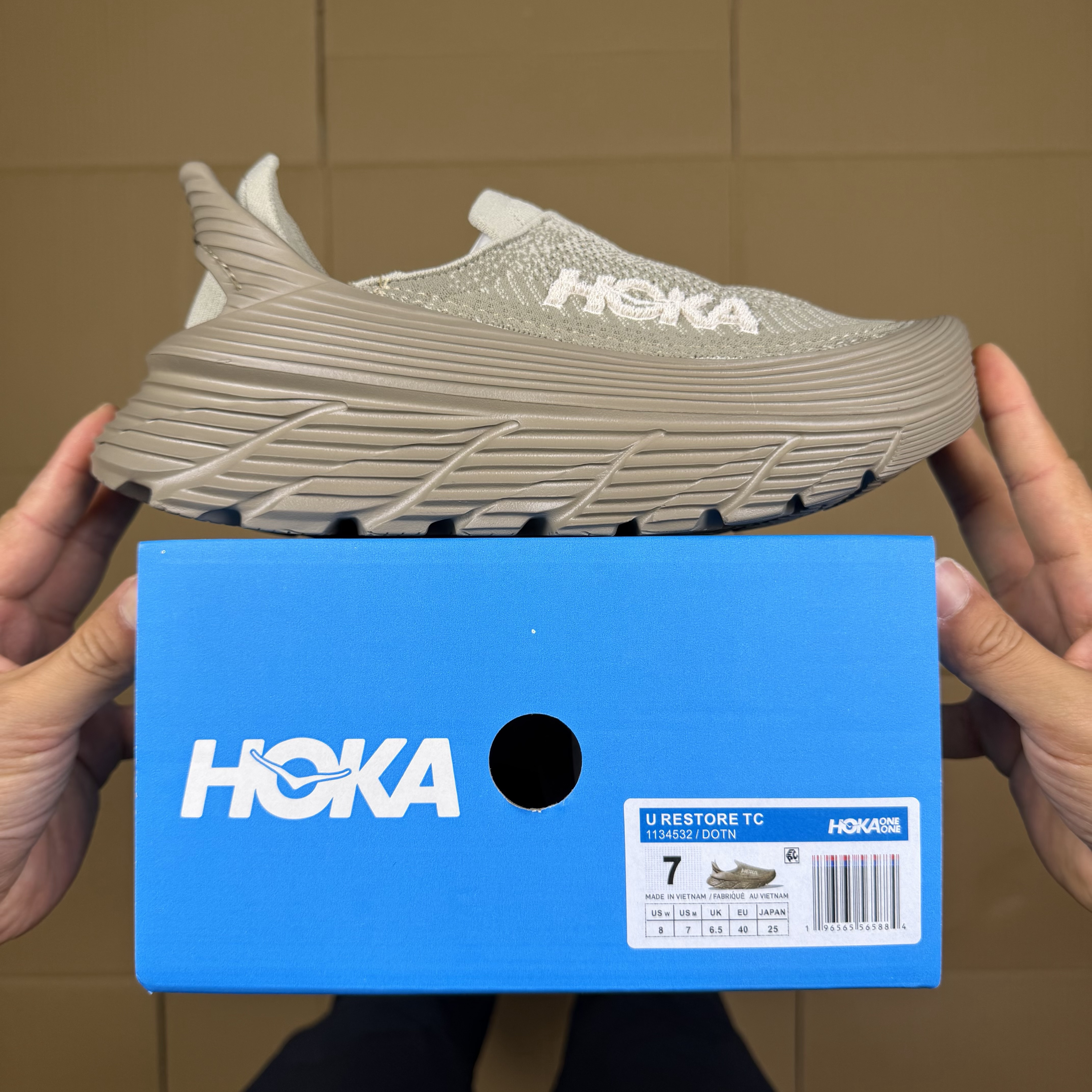 HOKA Restore TC