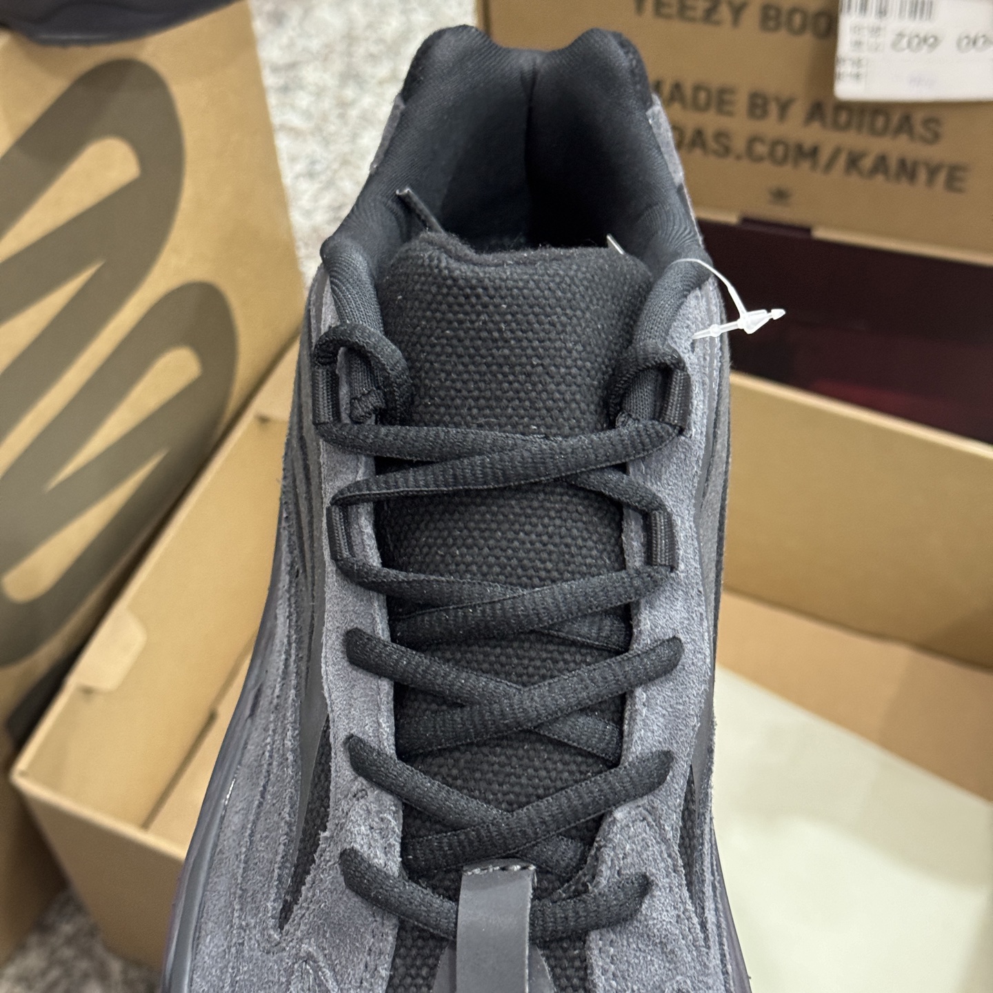 Adidas Yeezy Boost 700 V2 Vanta FU6684