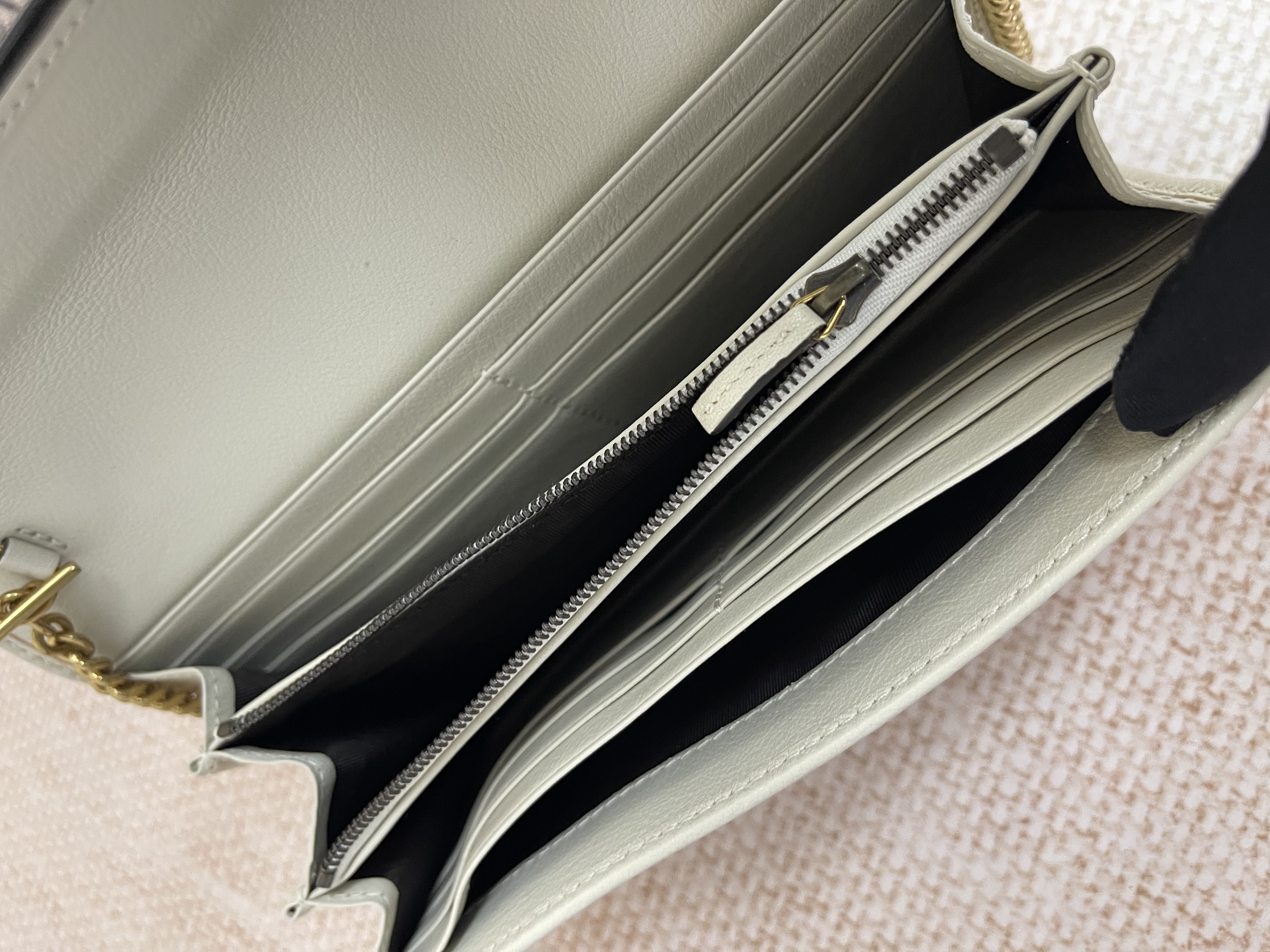 Pre-owned Gucci Diana WOC/ Product Code: 26022404