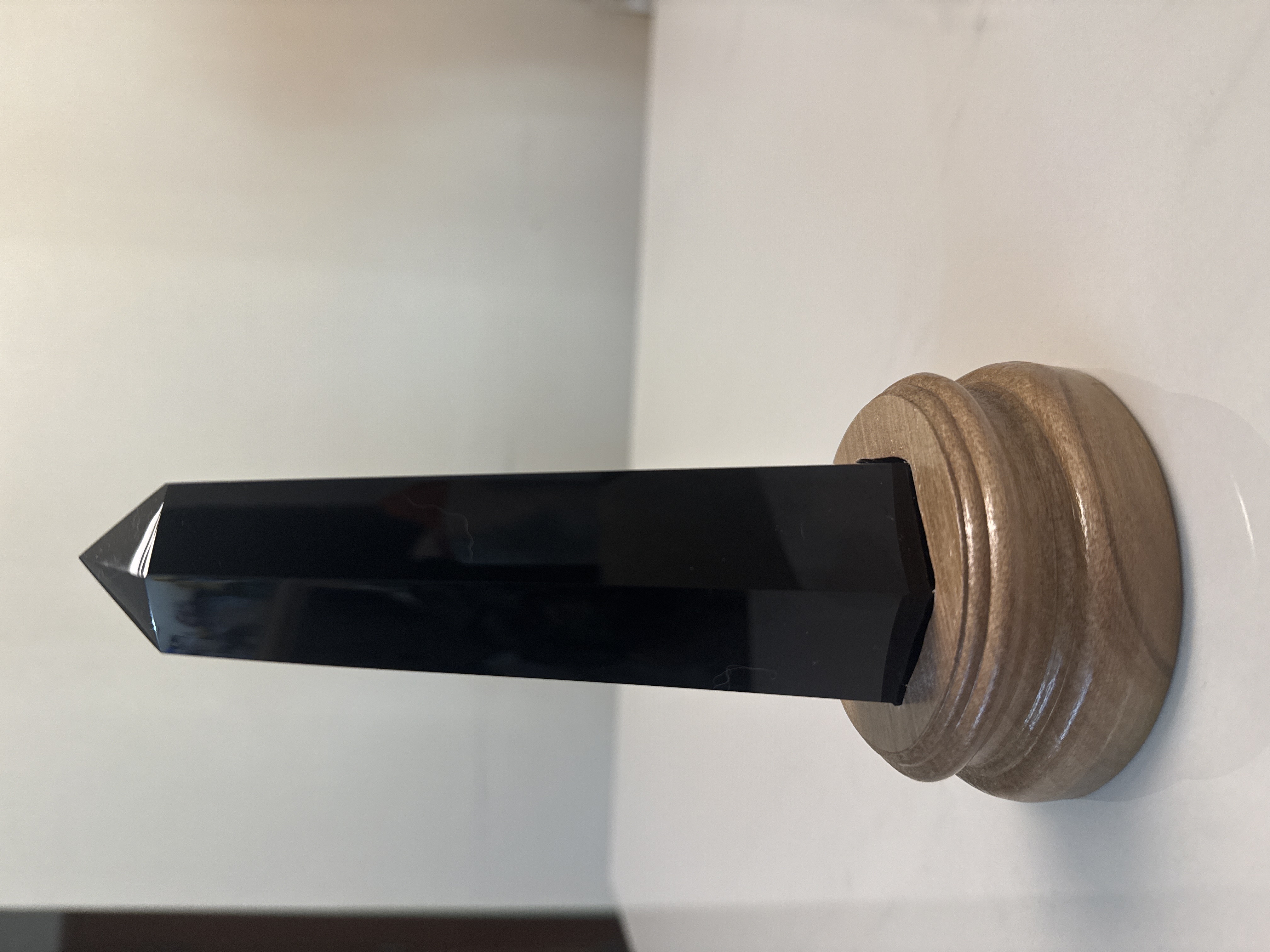 黑曜石柱連座Black Obsidian Crystal Point with Wooden base