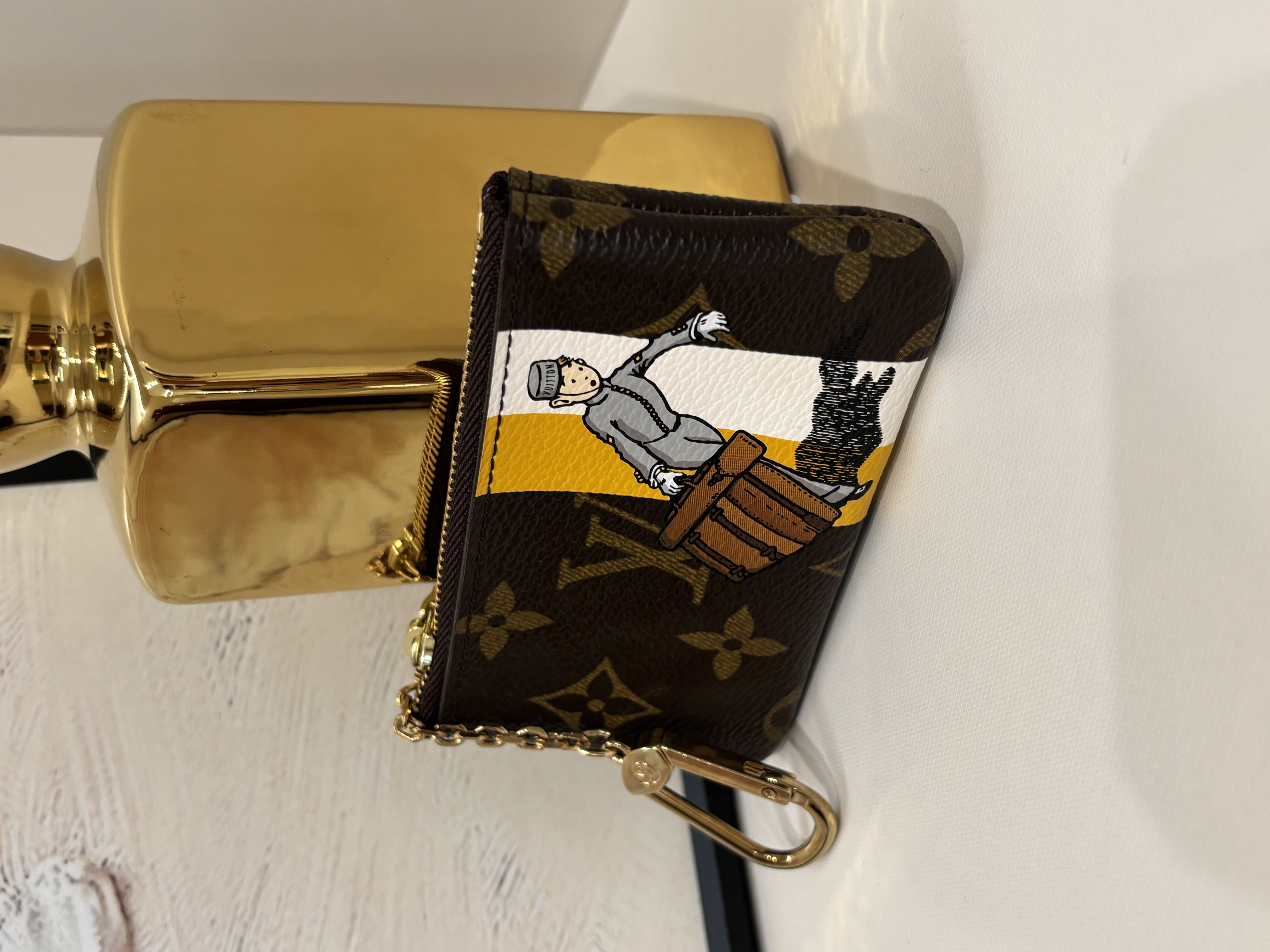 Lv key holder limited edition 100%Authentic, 98%New ✅Box