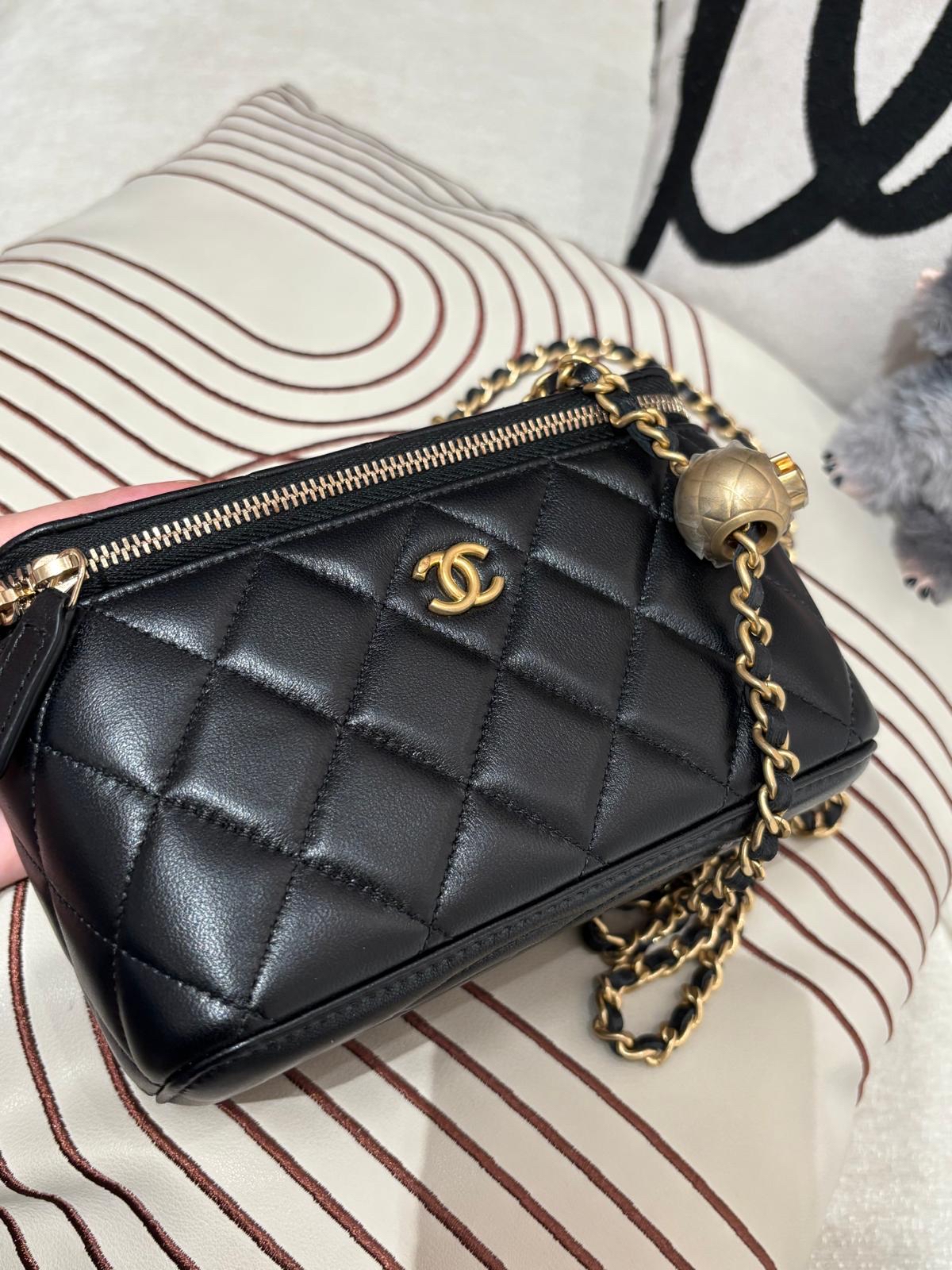 全新 Chanel vanity with pearl crush 黑色羊皮金球長盒子 100%Authentic ,全新未使用品 ✅晶片✅dust bag✅盒