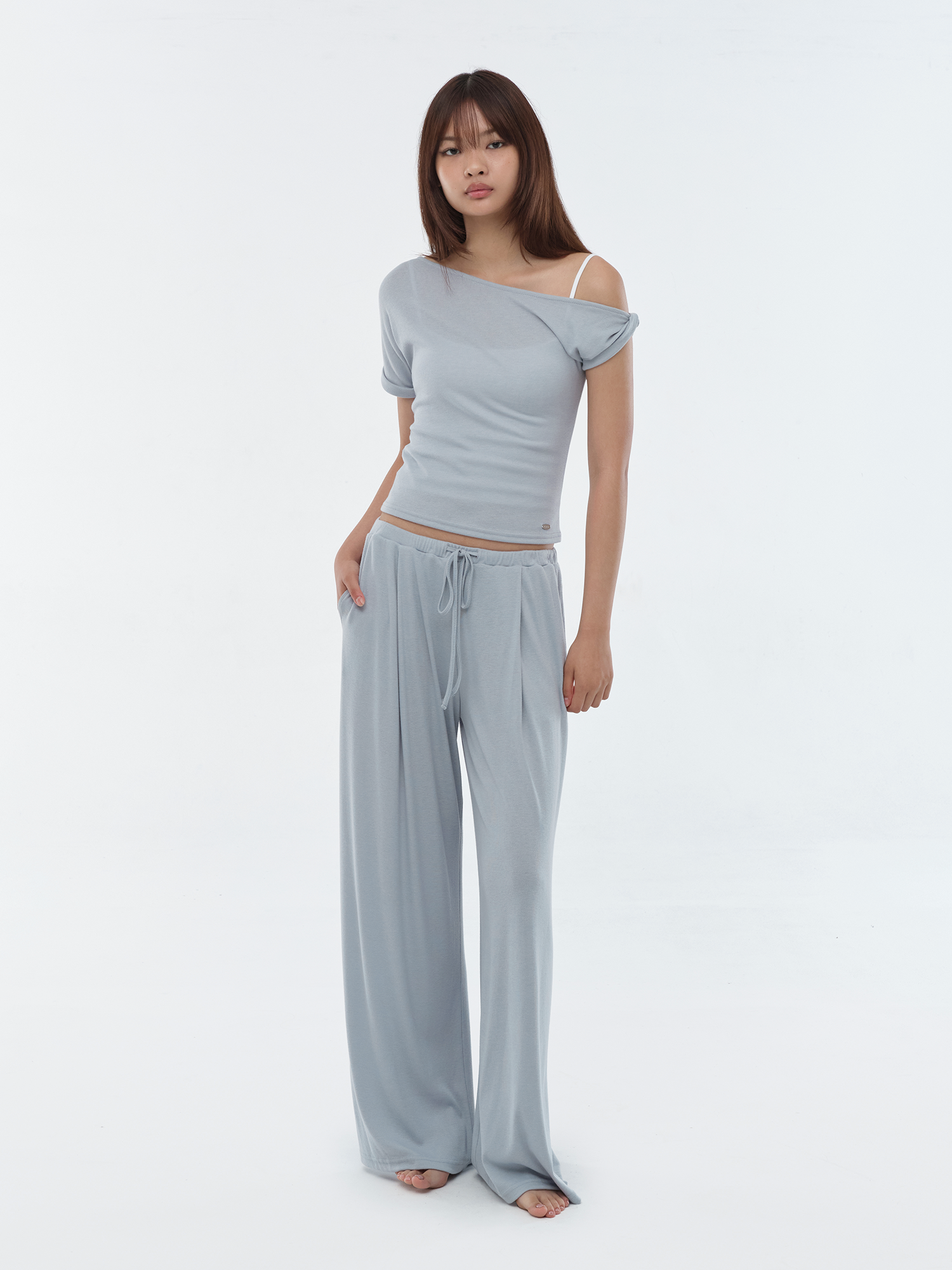 預購_Flow Pintuck Wide Sweat Pants by Conch