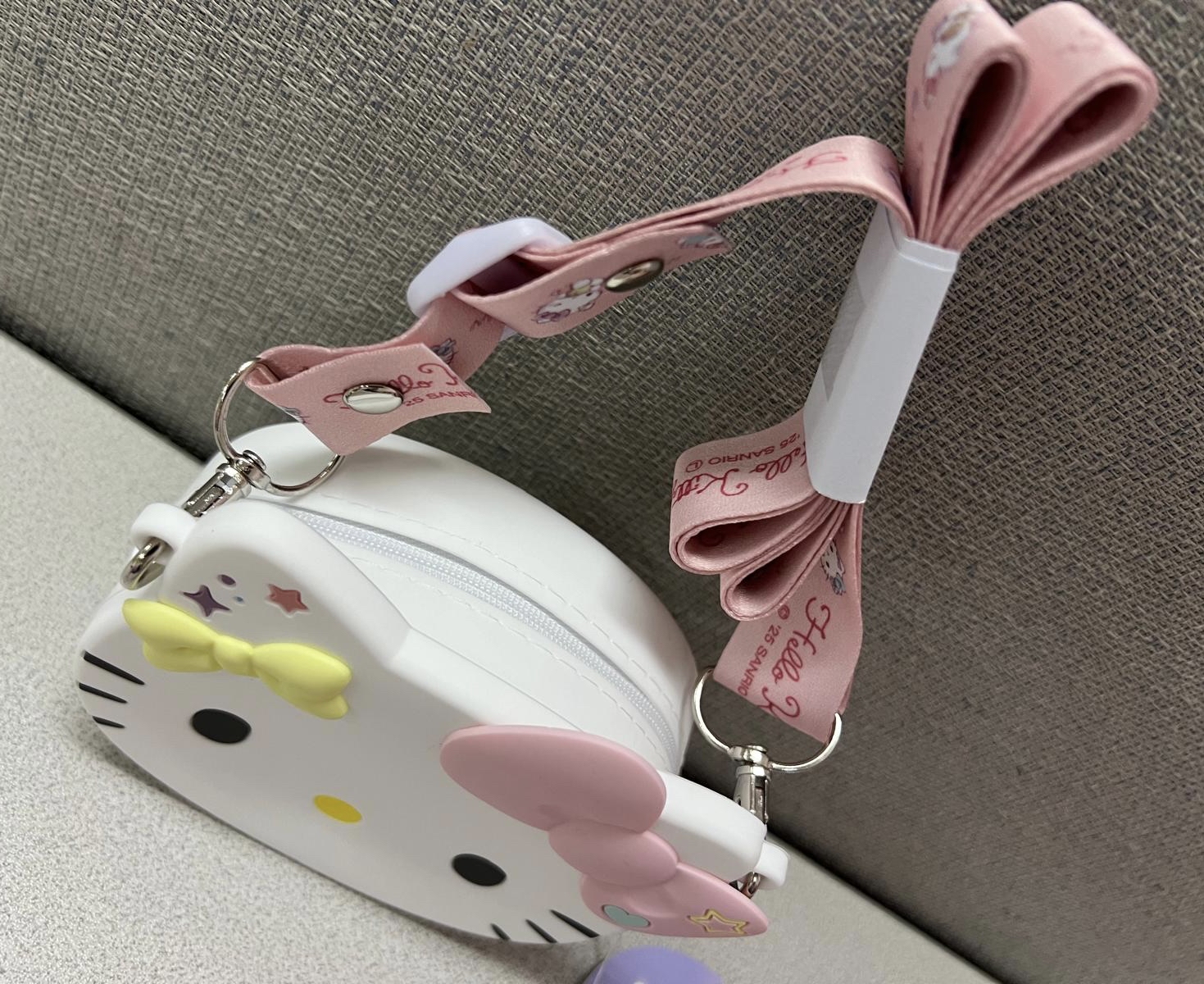 🎌日本限定🎌 Hello Kitty 矽膠物料可斜孭 立體造型多用途袋