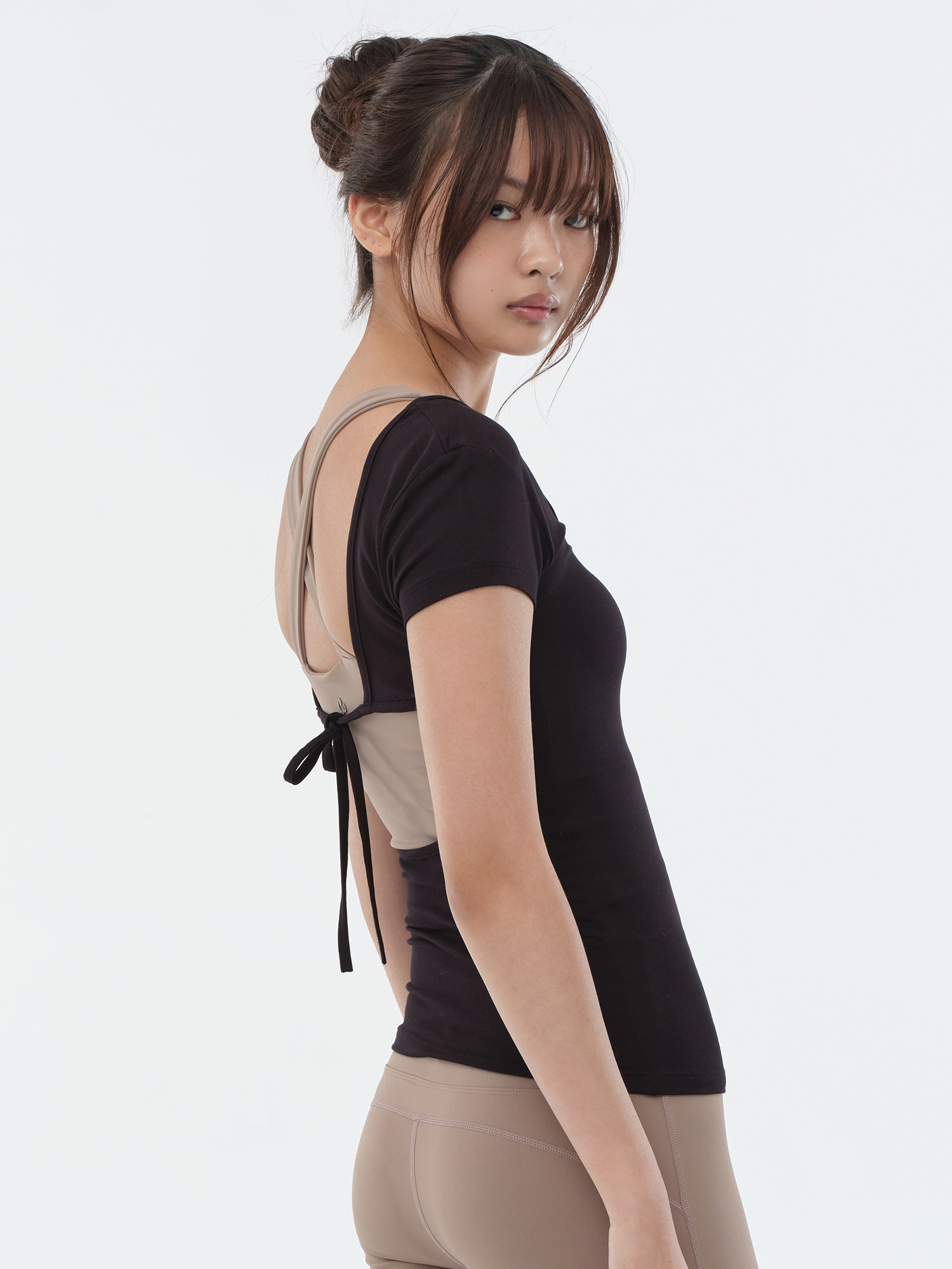 預購_Back open short-sleeved T-shirt by Conch