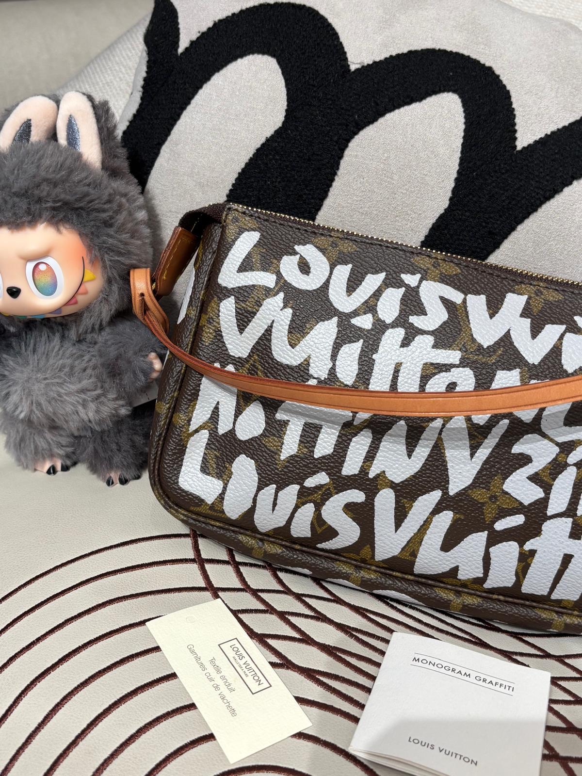 LV Stephen Sprouse Graffiti Pochette Bag 限量版 100%Authentic, 98%New ✅Dust Bag ✅Box