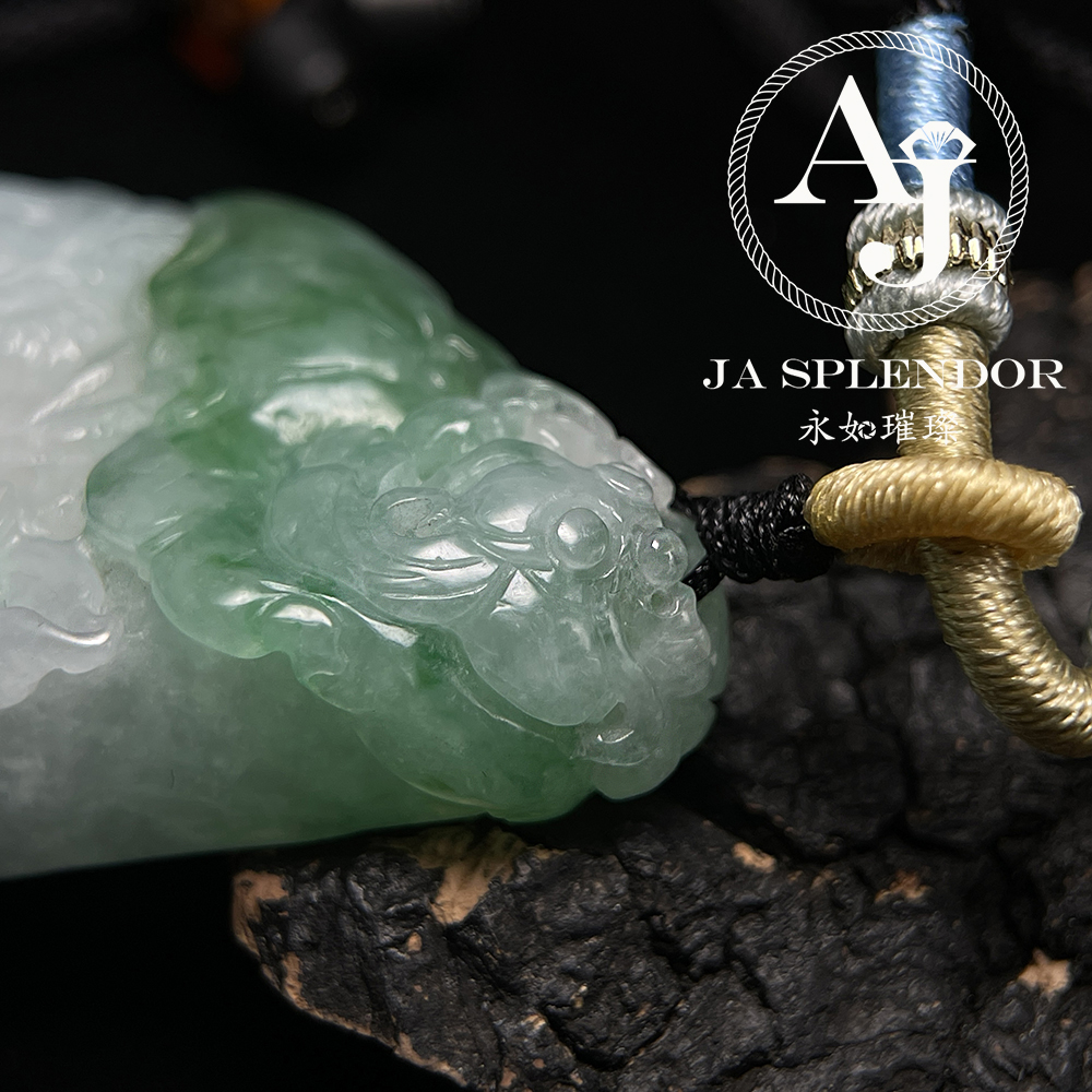 JN-3366 天然翡翠A玉 大師級鏤空精雕俏色春彩雙魚福壽映荷吊墜