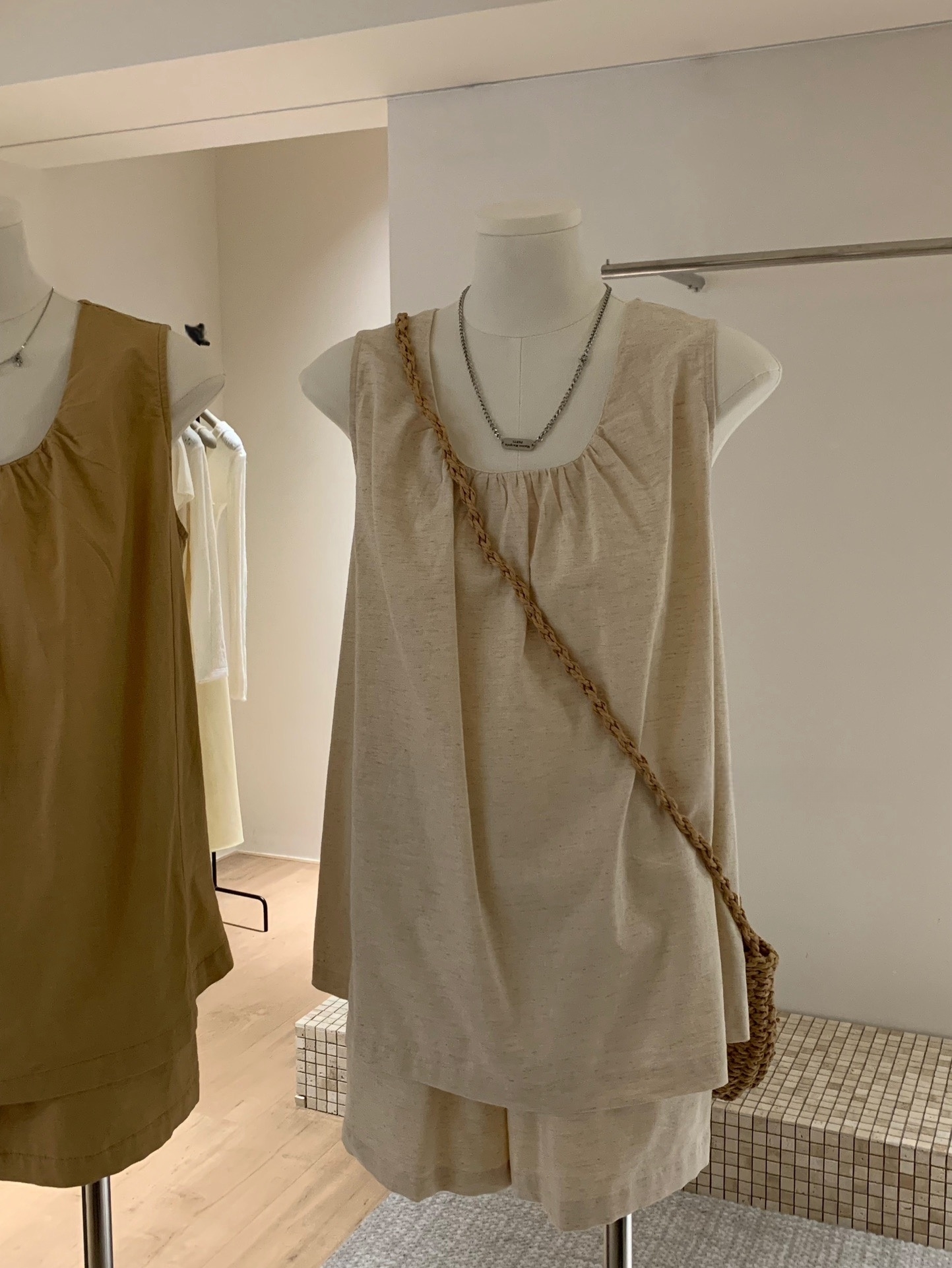 Clara Top + Bottom Set 法式慵懒风背心上衣+阔腿短裤套装 (3 colours)