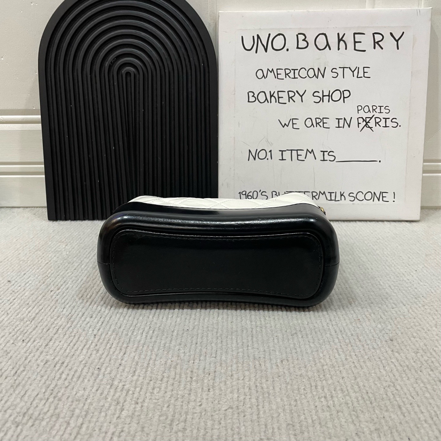 【預訂貨品】Chanel Gabrielle米色拼黑流浪包👜24開