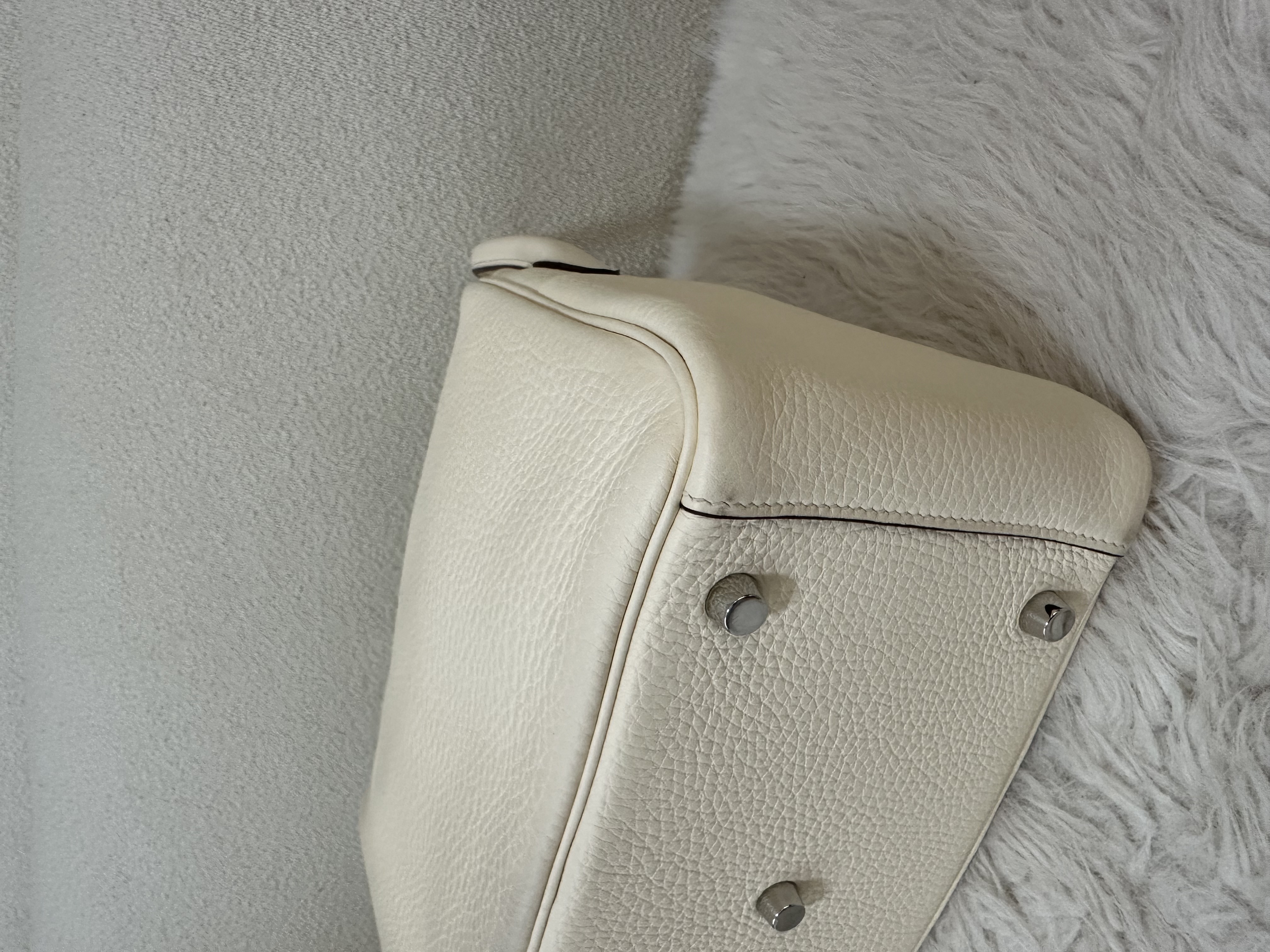 Pre-owned Hermes Lindy 26/ Stamp U/ Product Code: 26022118