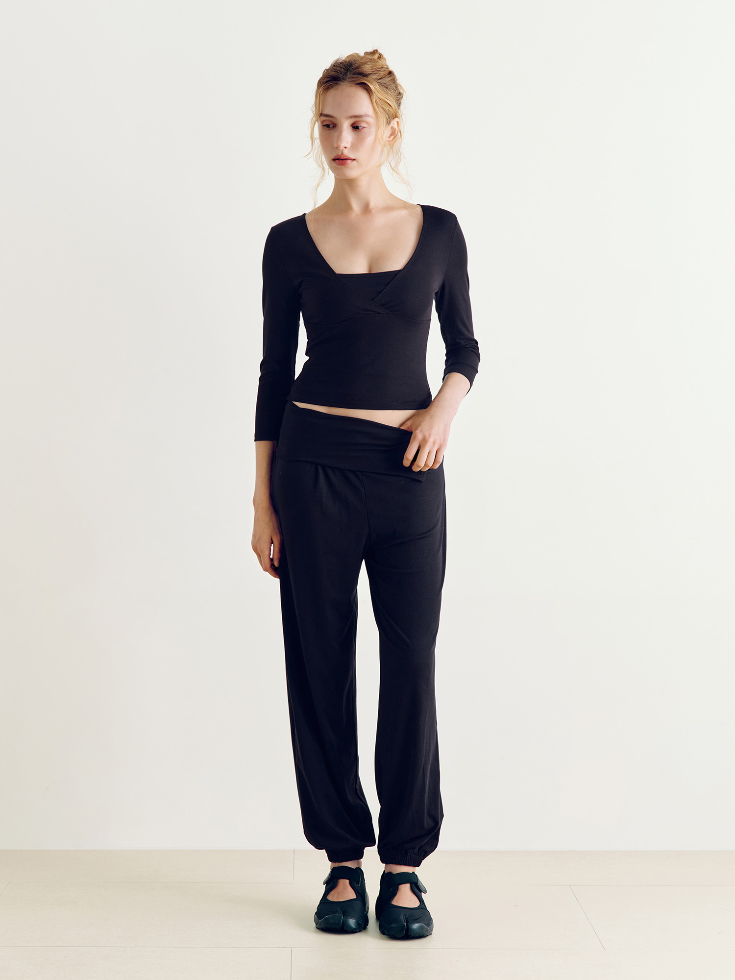 【Satva 微V領長袖】預購_Satva V-Neck Long Sleeve by Conch