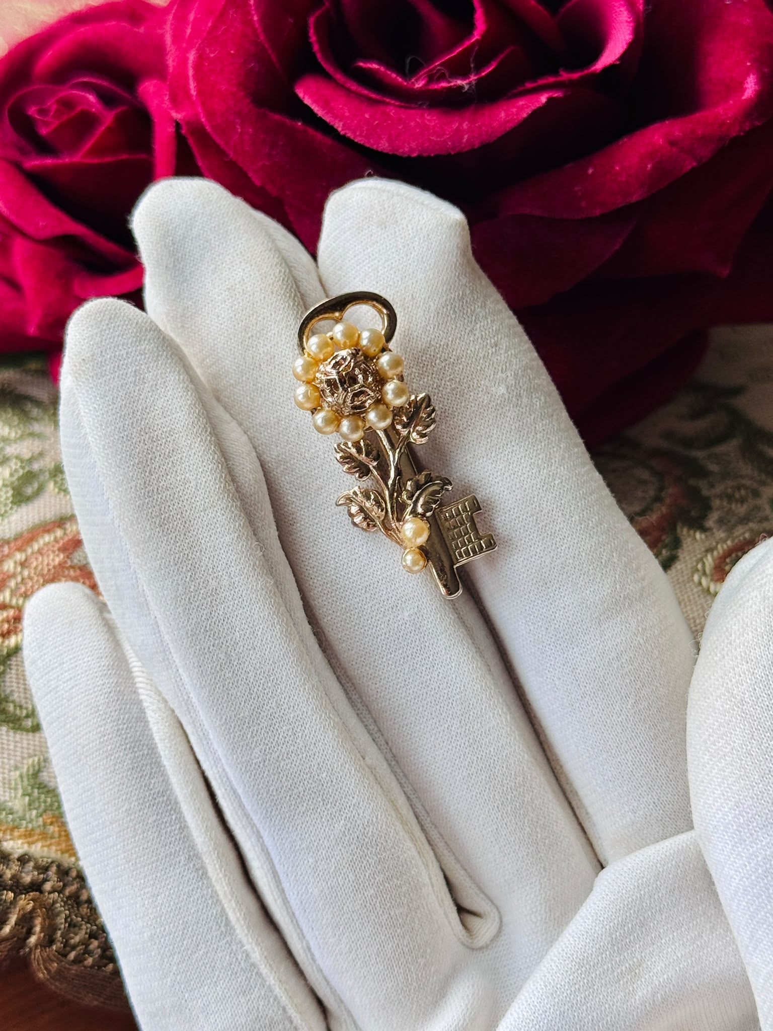 Vintage C.a. 1960s Romantic Rose Key Brooch/Dainty Brooch(MT2636)