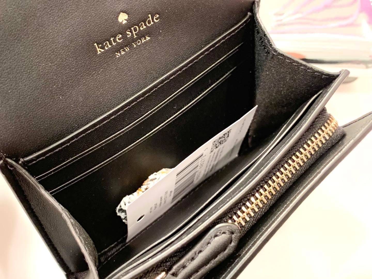 ✈️🇺🇸🇨🇦方便實用嘅Kate Spade ♠️ New York Outlet 短摺銀包現貨🤍🖤❤️💜