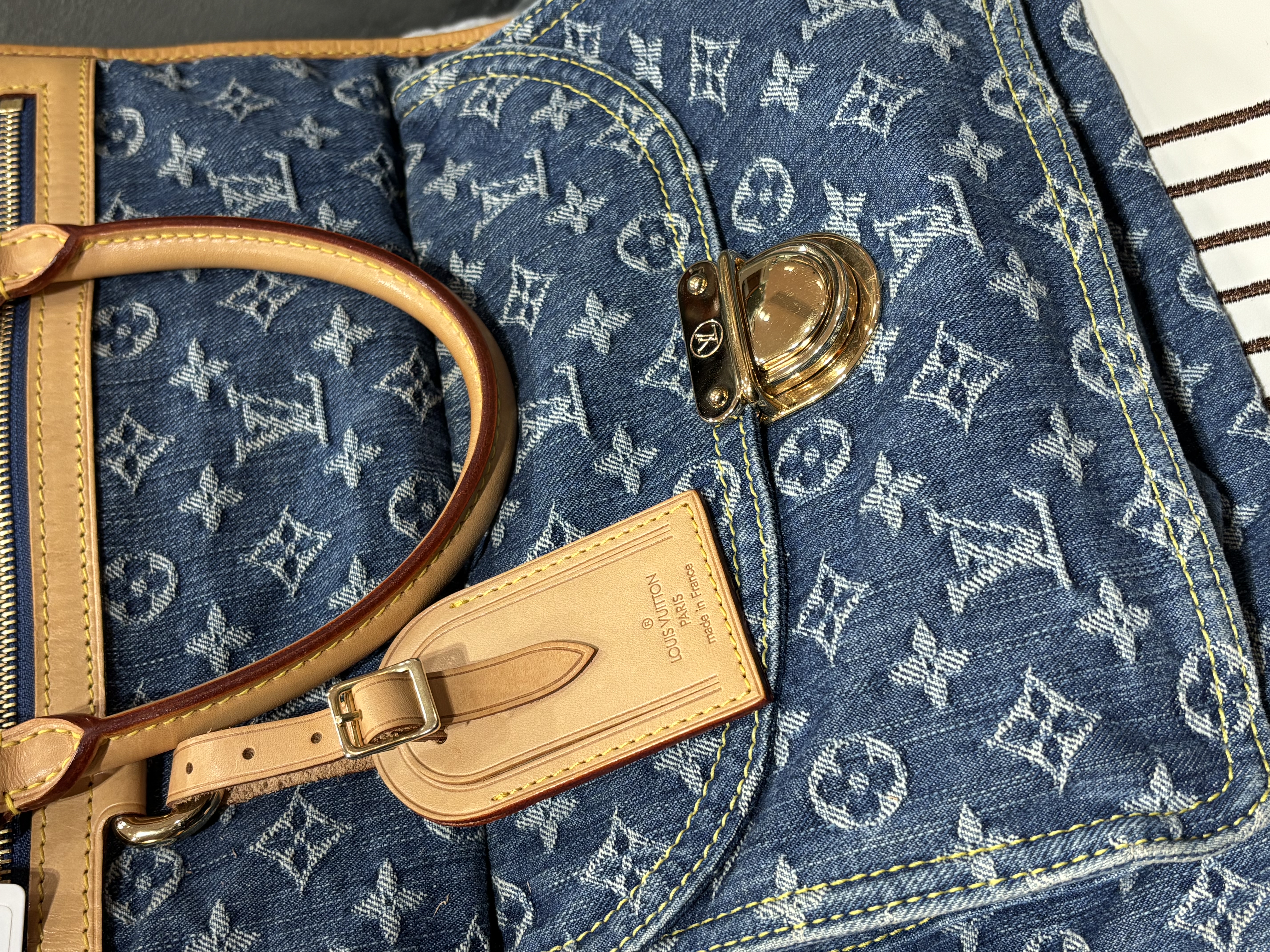 Lv Denim Monogram Flat Shopper 限量版牛仔 M95018 100%Authentic, 95%New ✅Dust bag