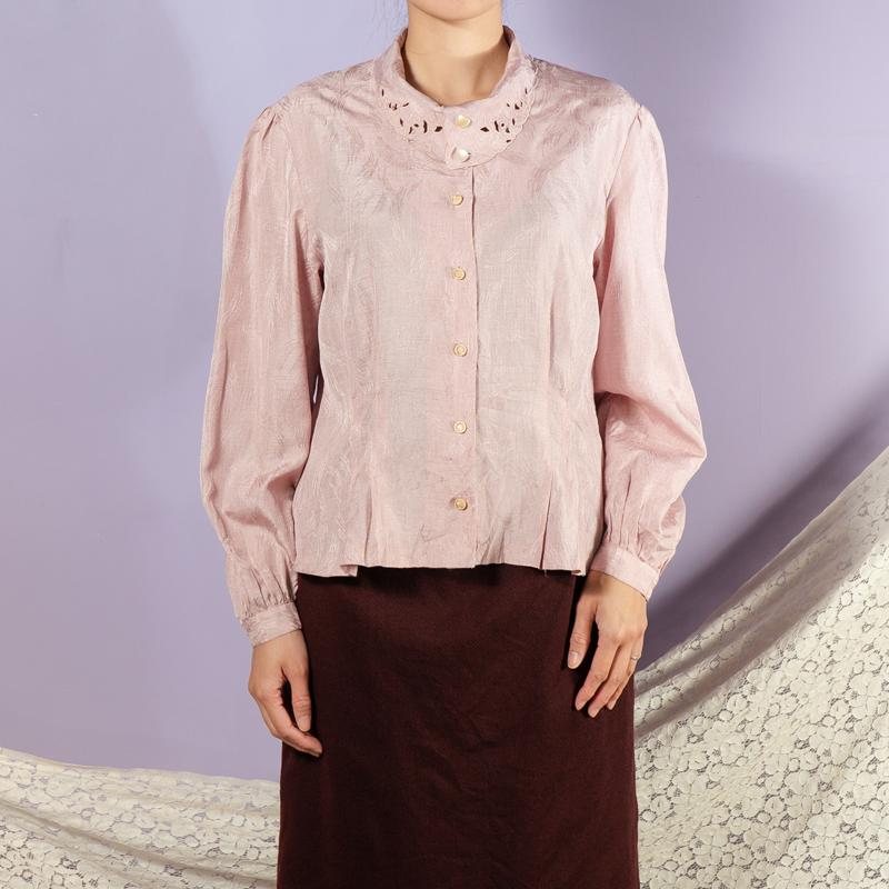 Vintage Japanese Light Pink Elegant Scrollwork Cutout Pattern Rollover Collar Blouse / Shirt (TA165)