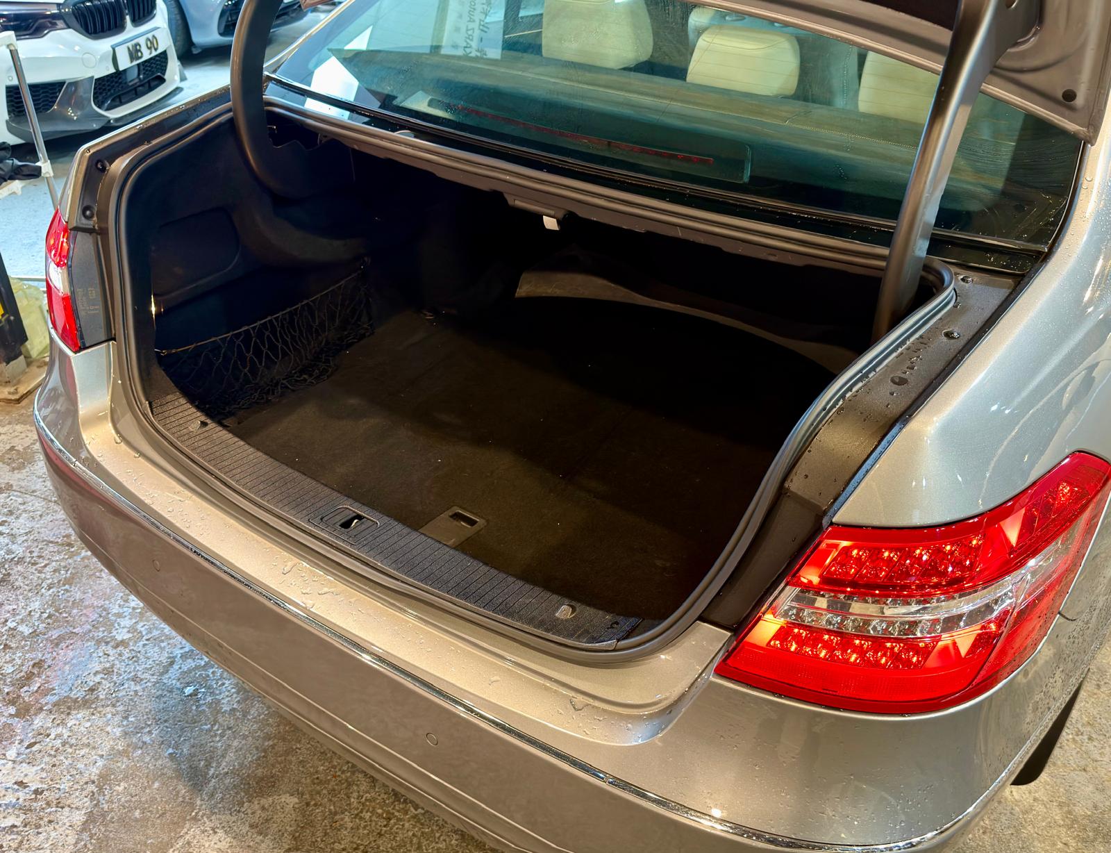 Mercedes-Benz E200 Avantgarde 2011