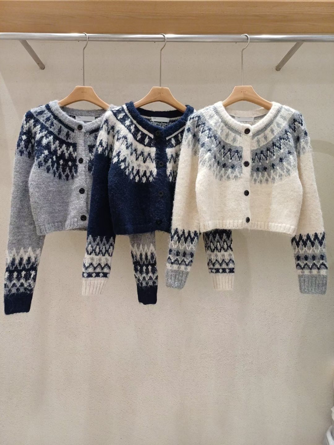 【 ☃️ 私心超愛～🩶北歐冬日感圖案 ♪ 軟糯多重拼色兩著外套⋆˚ʚɞ 】 Snowball Mochi Cardigan Top(三色入