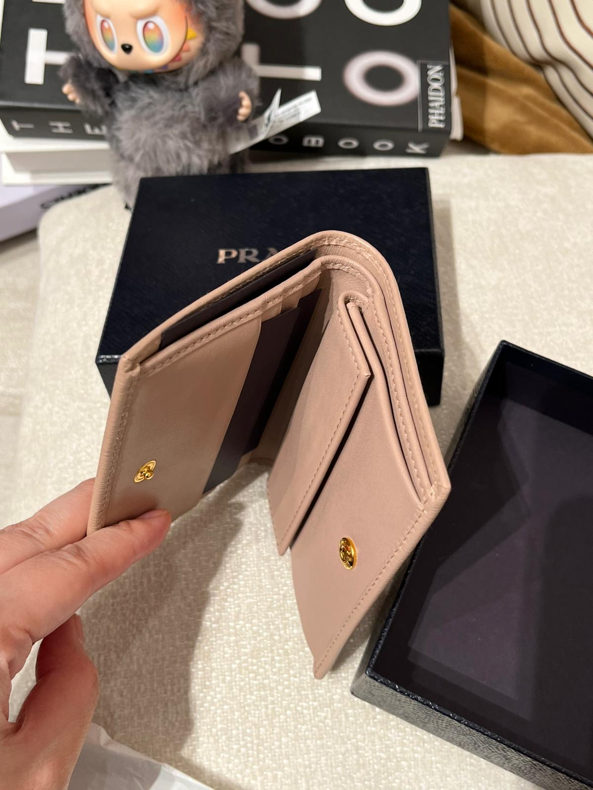 未使用品 PRADA Vitello Move Wallet 100%Authentic, Unused✅NFC ✅Box