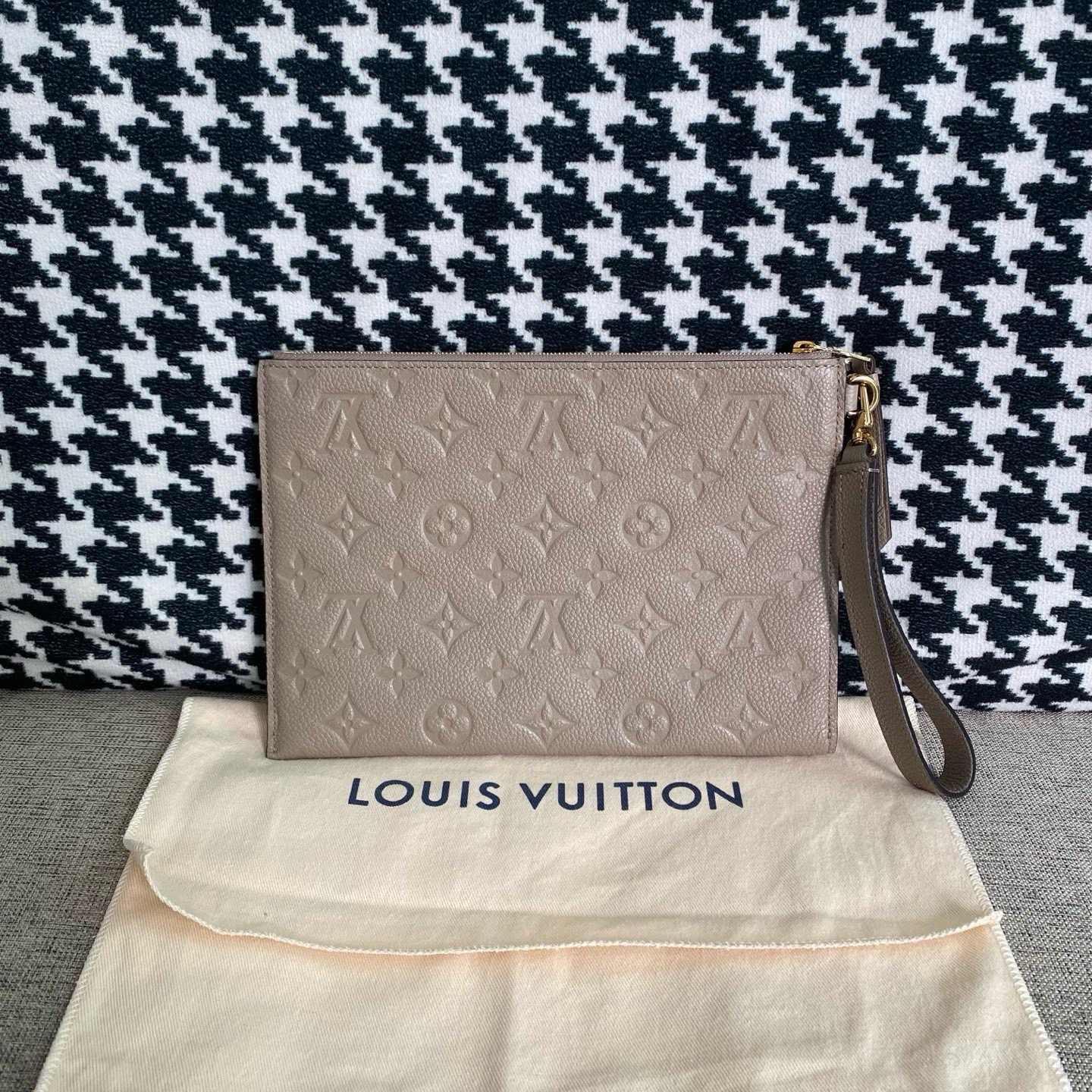 【預訂貨品】芯片款 LV大象灰全皮壓花手拎包 