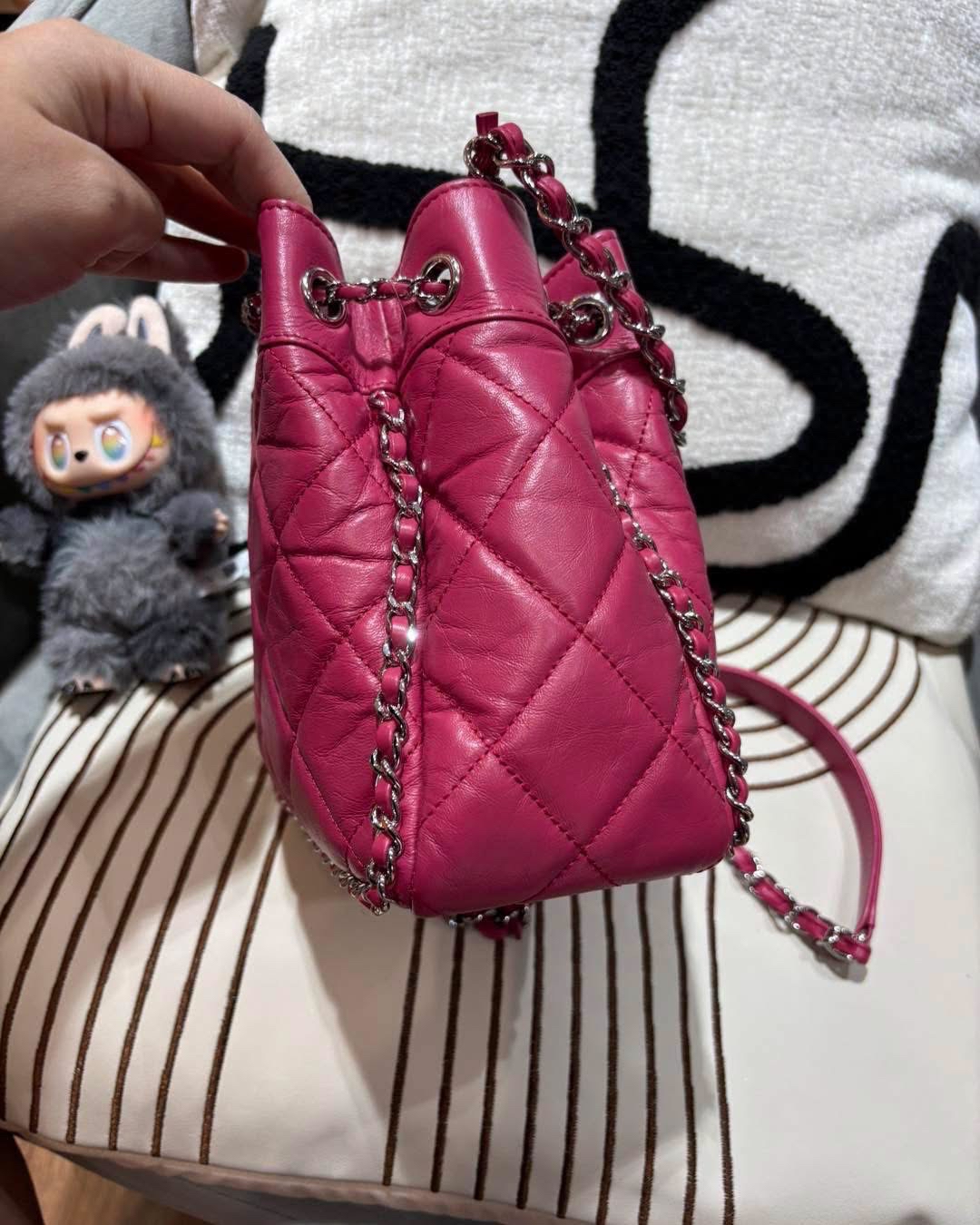 Chanel Crumpled Calfskin Quilted Chain All Over Drawstring Bucket Bag Pink 100%Authentic, 98% new  ✅honogram✅dust bag 