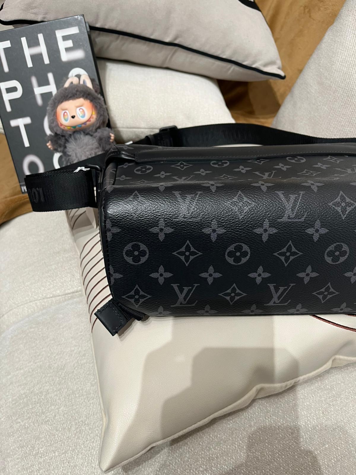 Lv Messenger Voyager PM M12517 NFC  100%Authentic,98%new✅dust bag 