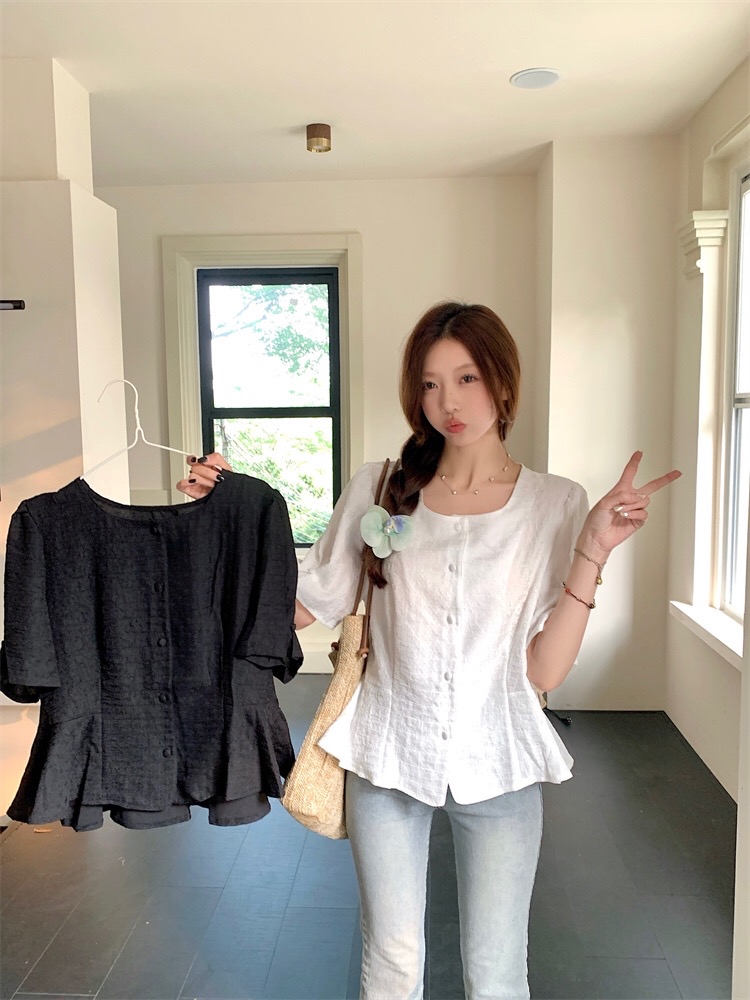 B424(5045) 韩版优雅提花前排钮下摆荷叶泡泡袖黑白上衣