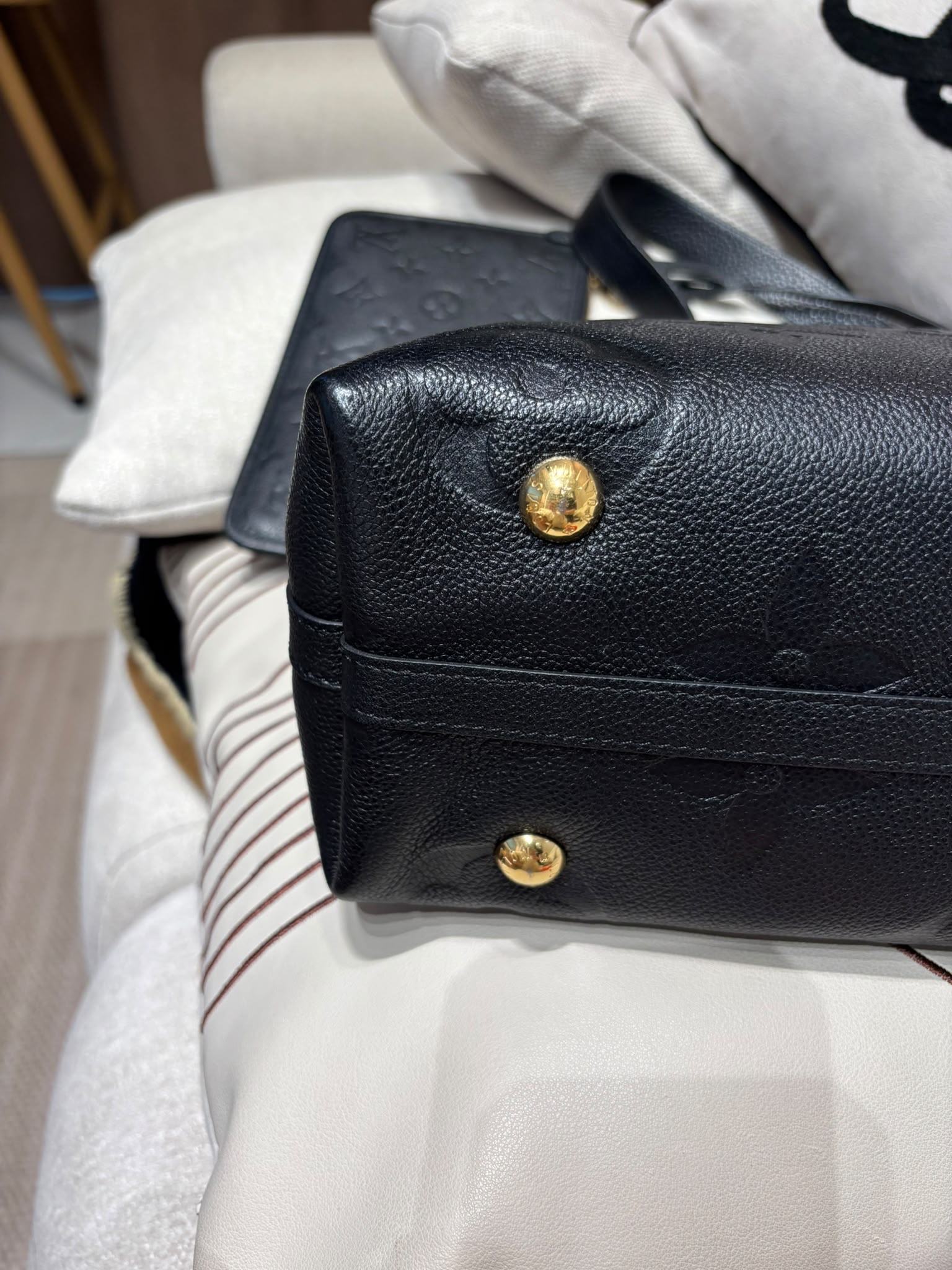 LV Carryall PM Calfskin 100%Authentic, 95%New ✅Pouch ✅Dust bag