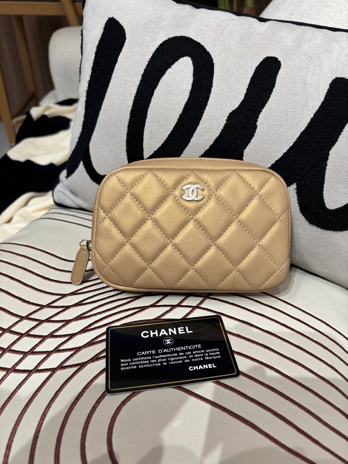 未使用品Chanel pouch calfskin  100%Authentic,unused,✅27card✅dust bag 