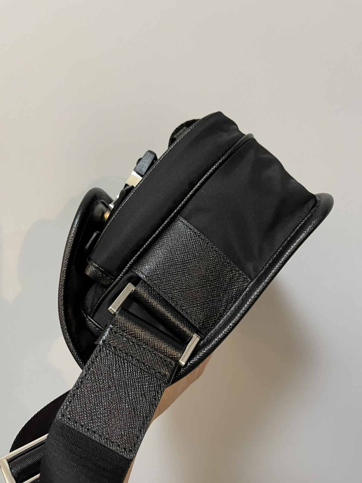 PRADA Re-Nylon 及 Saffiano 皮革肩揹袋