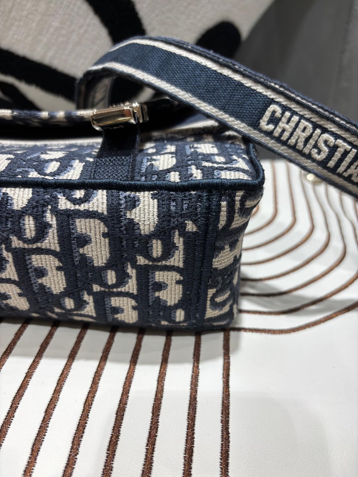Dior 小碼 Diorcamp 手袋藍色 Dior Oblique 刺繡 100%Authentic, 99%New ✅Dust bag