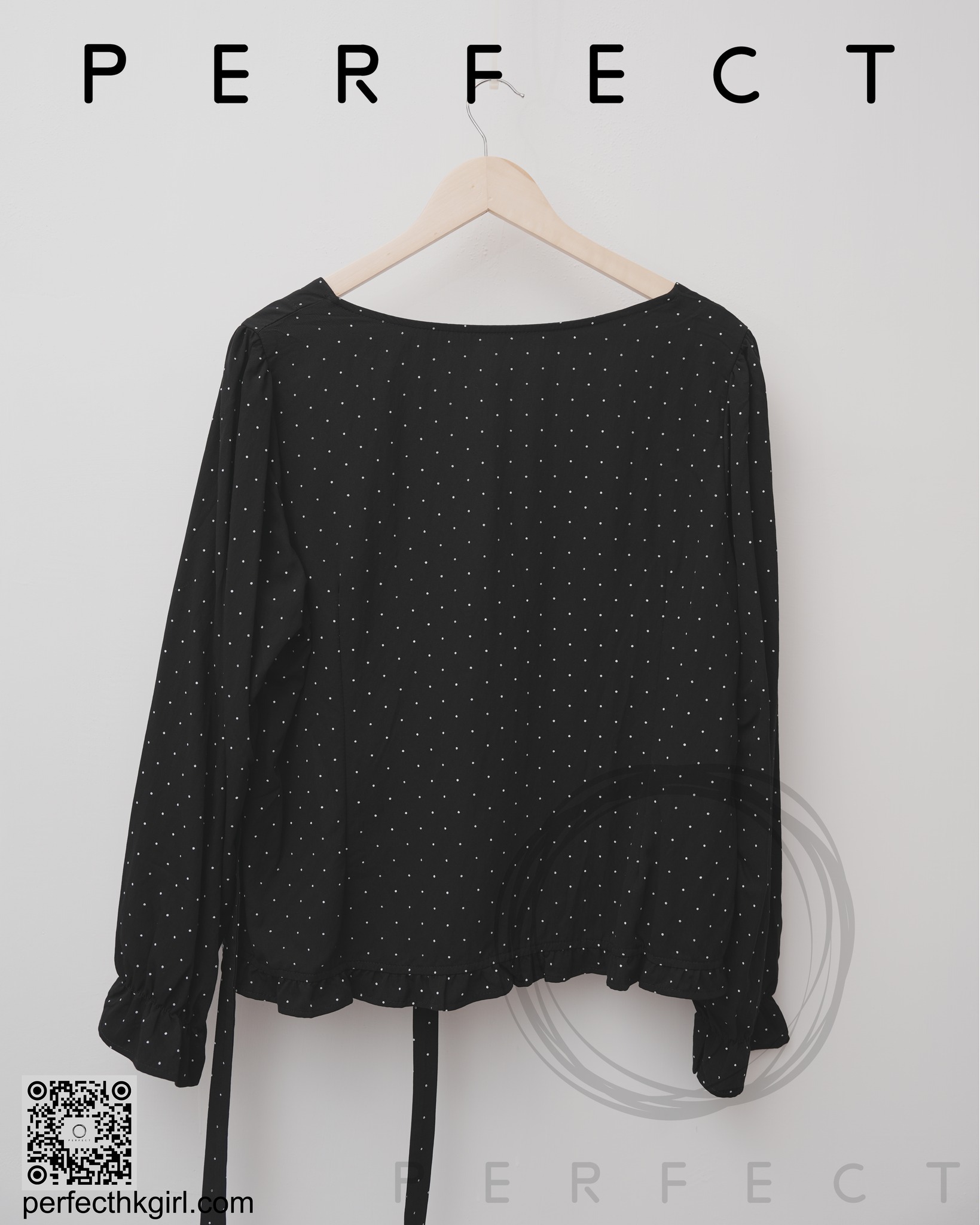 T0006_心型領RUFFLE衣腳上衣（黑色波點）