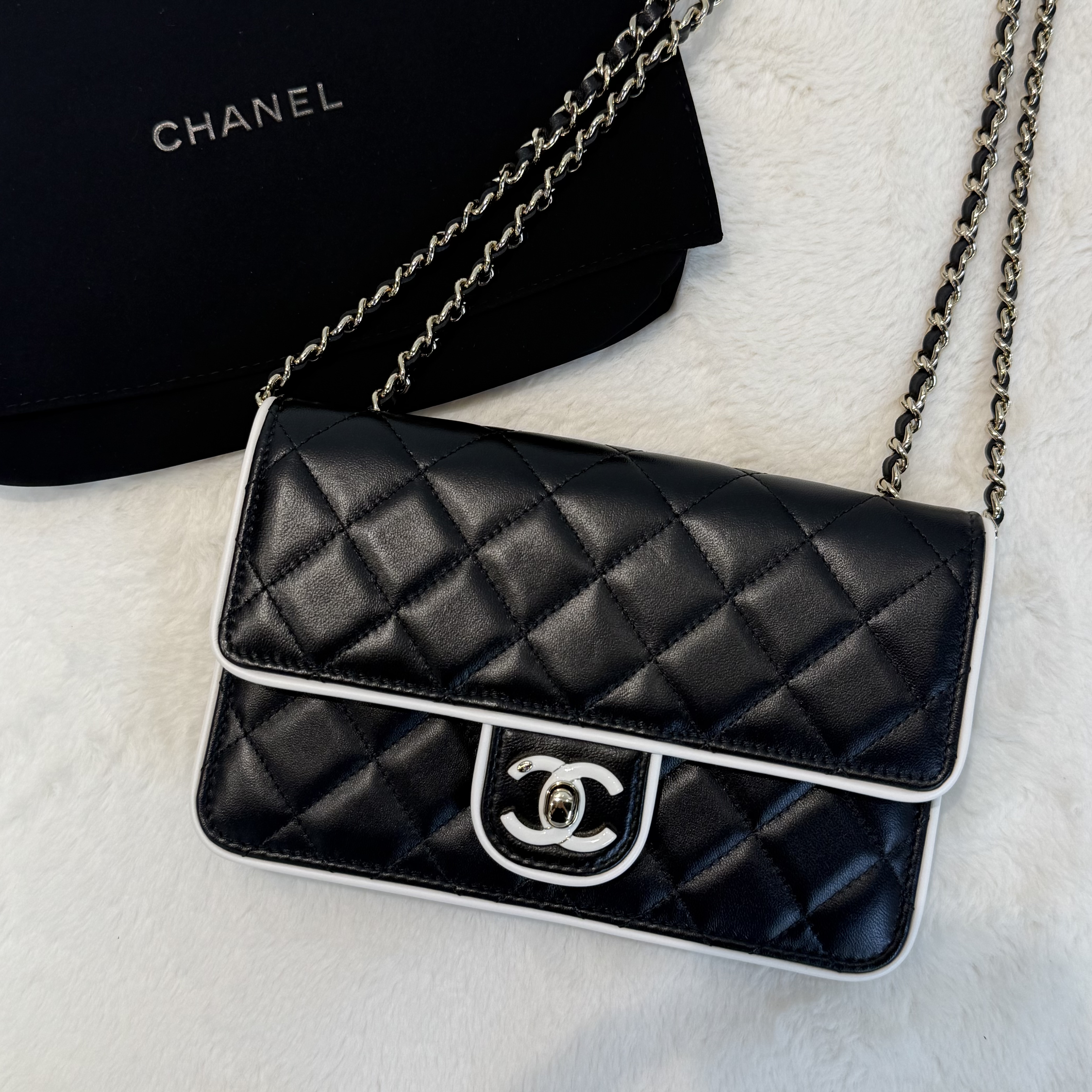 CHANEL/香奈兒 25p 漫畫系列黑白woc鏈條包 